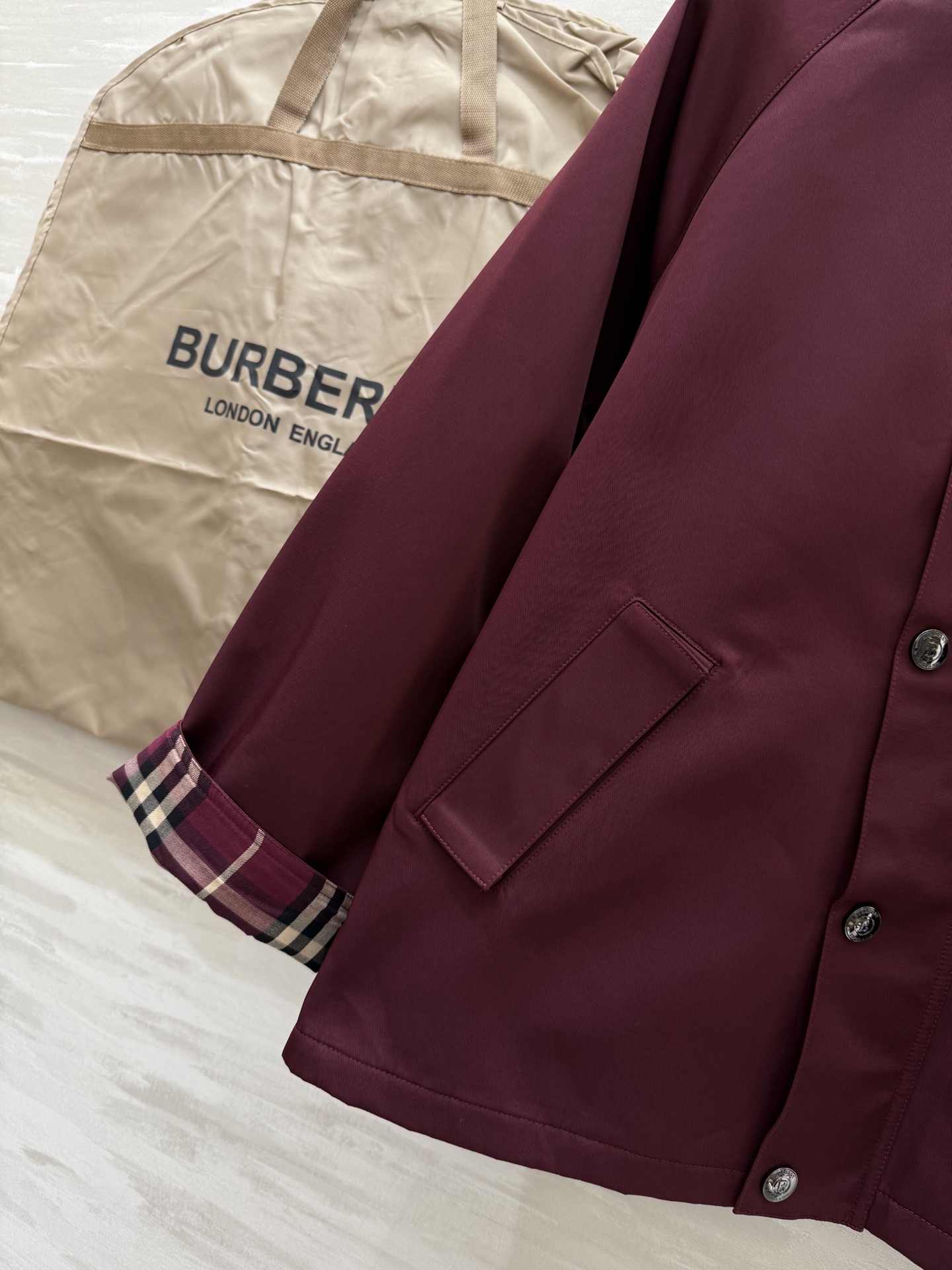 #Burberr♡²⁵早秋新款 猎装派克外套 经典格纹内里 火龙果色外套 复古与时尚并存 百搭又耐看 高