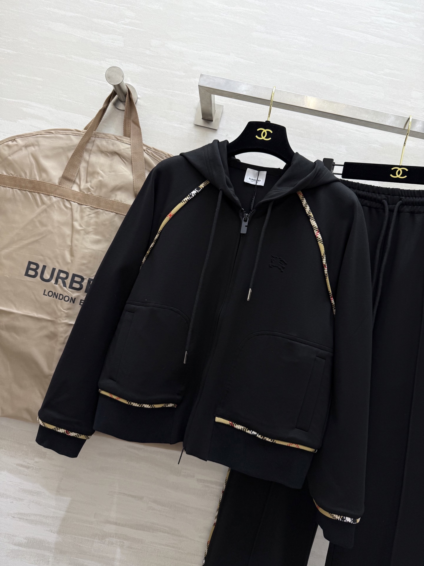 #Burberr♡²⁵秋冬新款 连帽休闲套装 高品质定制 现货首发size：S/M/L（s码胸围：98，