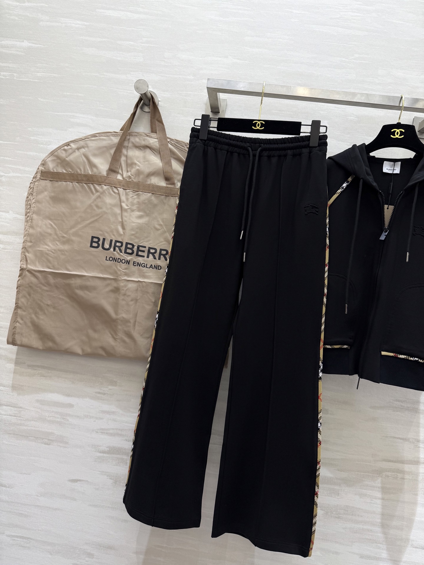 #Burberr♡²⁵秋冬新款 连帽休闲套装 高品质定制 现货首发size：S/M/L（s码胸围：98，