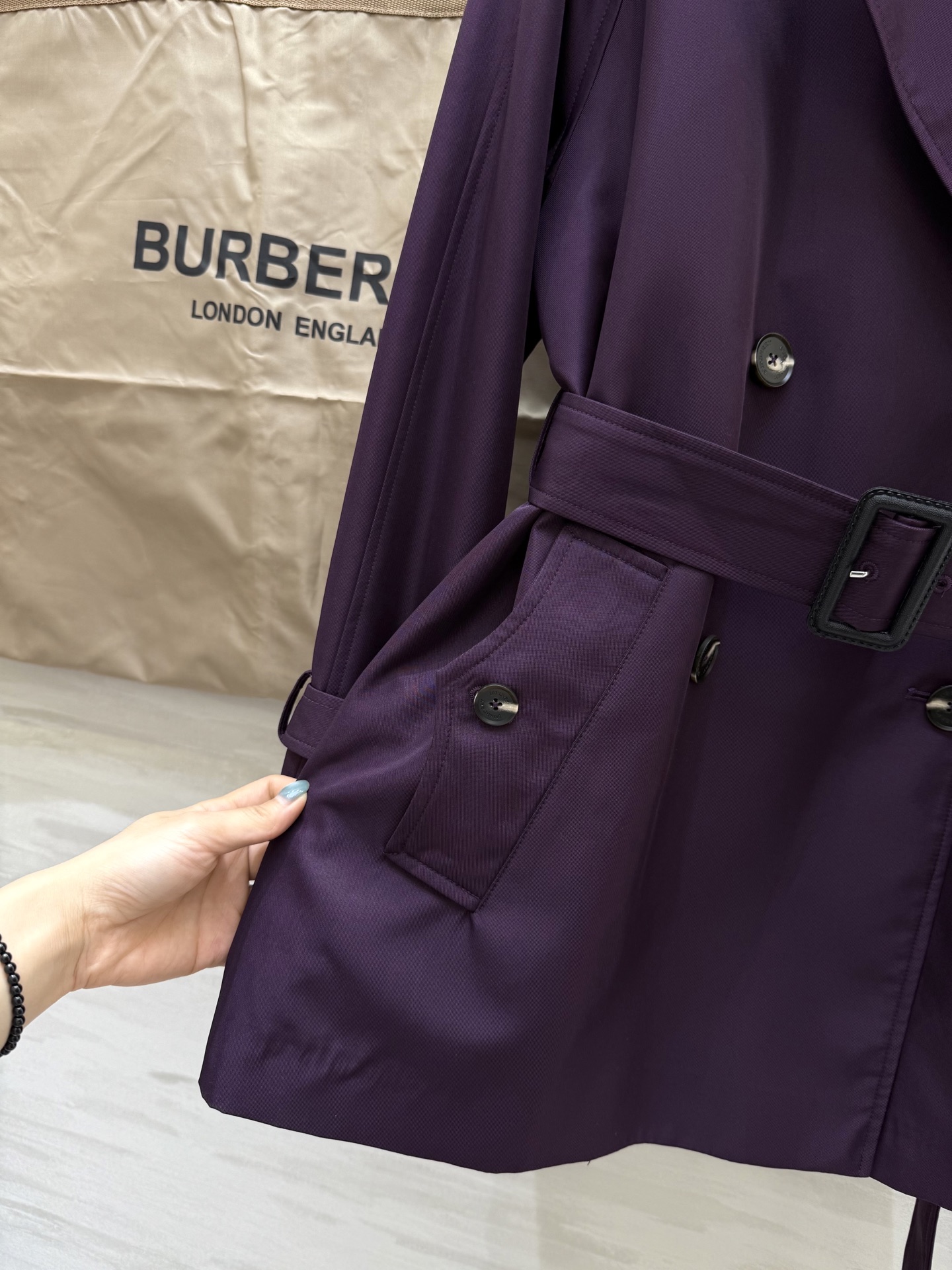 #Burberr♡²⁵秋冬新款 短款嘎巴甸 Fitzrovia Trench 风衣 融合经典工艺与现代休