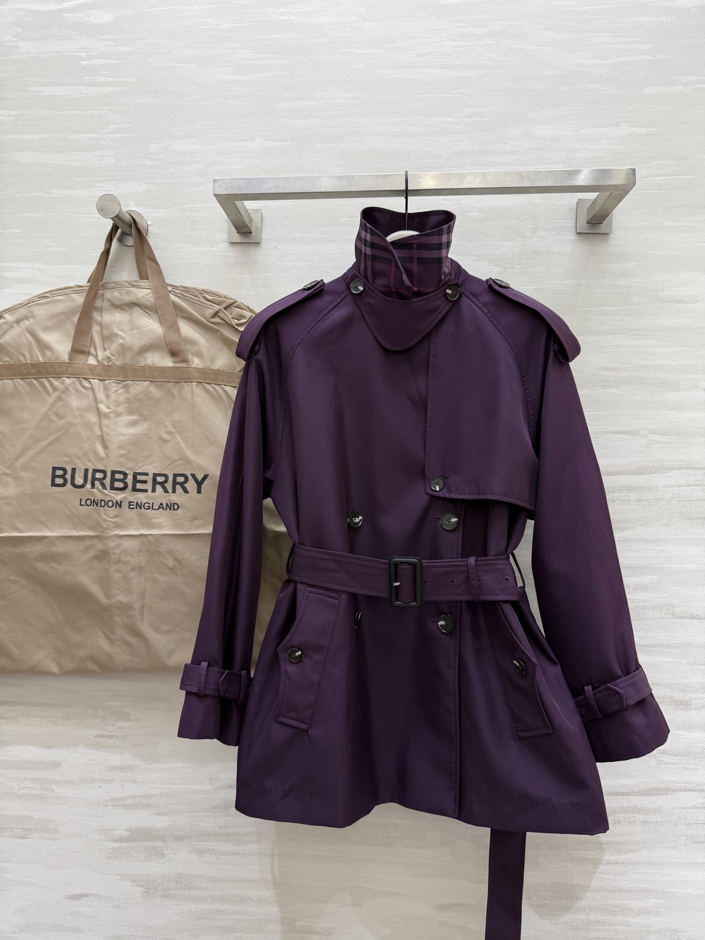 #Burberr♡²⁵秋冬新款 短款嘎巴甸 Fitzrovia Trench 风衣 融合经典工艺与现代休