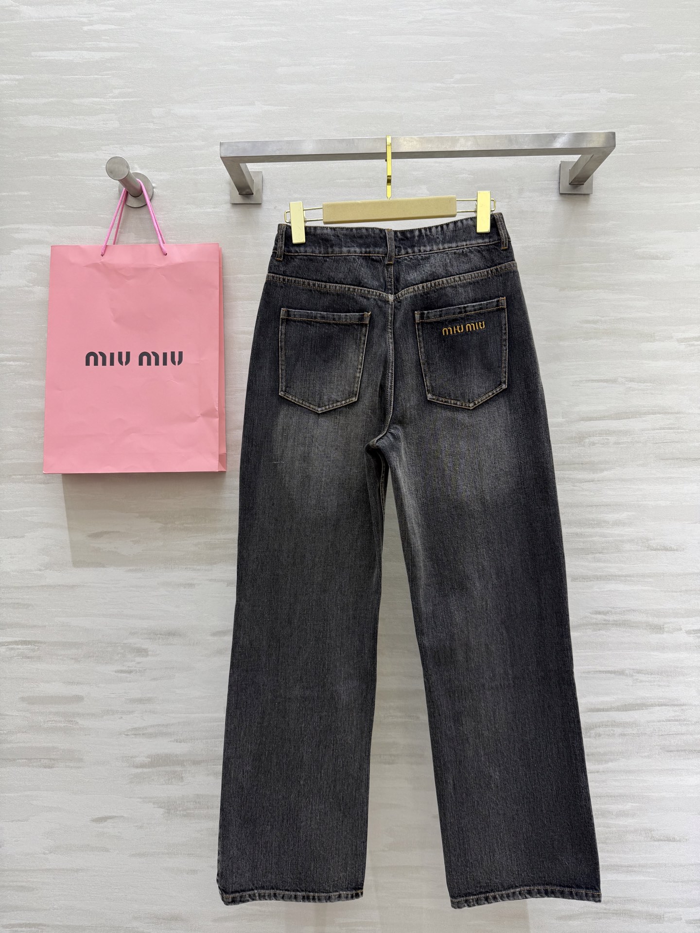 #Miumi♡²⁵早秋新款 做旧牛仔 直筒牛仔裤 高品质定制 现货首发size：S/M/L（s码腰围：6