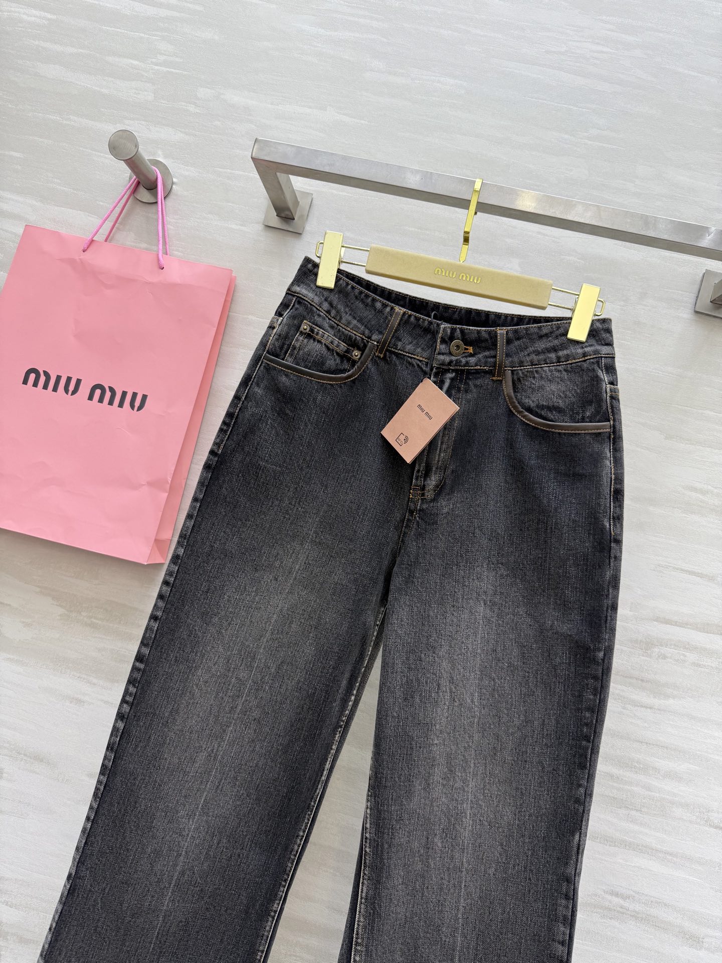 #Miumi♡²⁵早秋新款 做旧牛仔 直筒牛仔裤 高品质定制 现货首发size：S/M/L（s码腰围：6