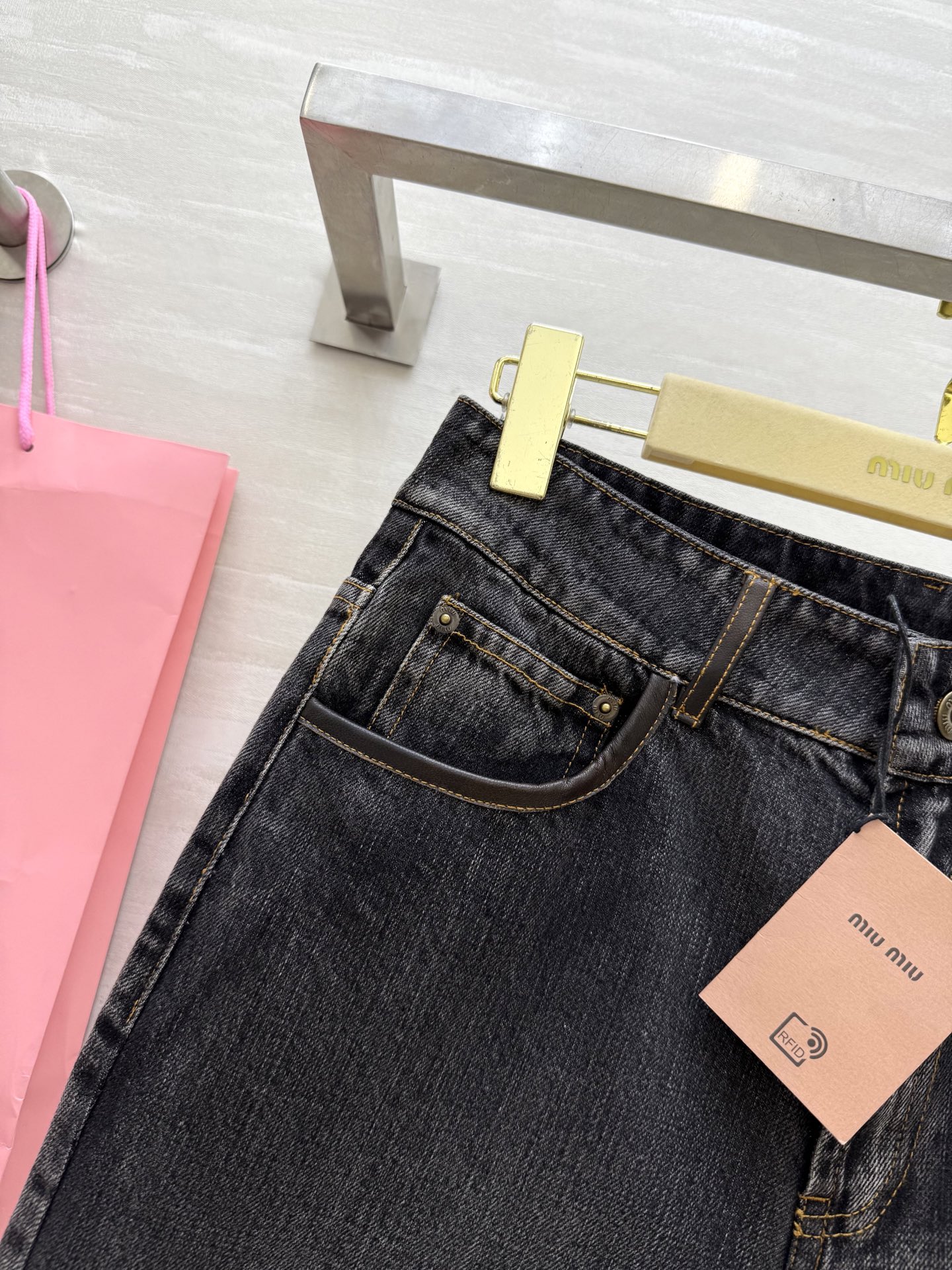 #Miumi♡²⁵早秋新款 做旧牛仔 直筒牛仔裤 高品质定制 现货首发size：S/M/L（s码腰围：6