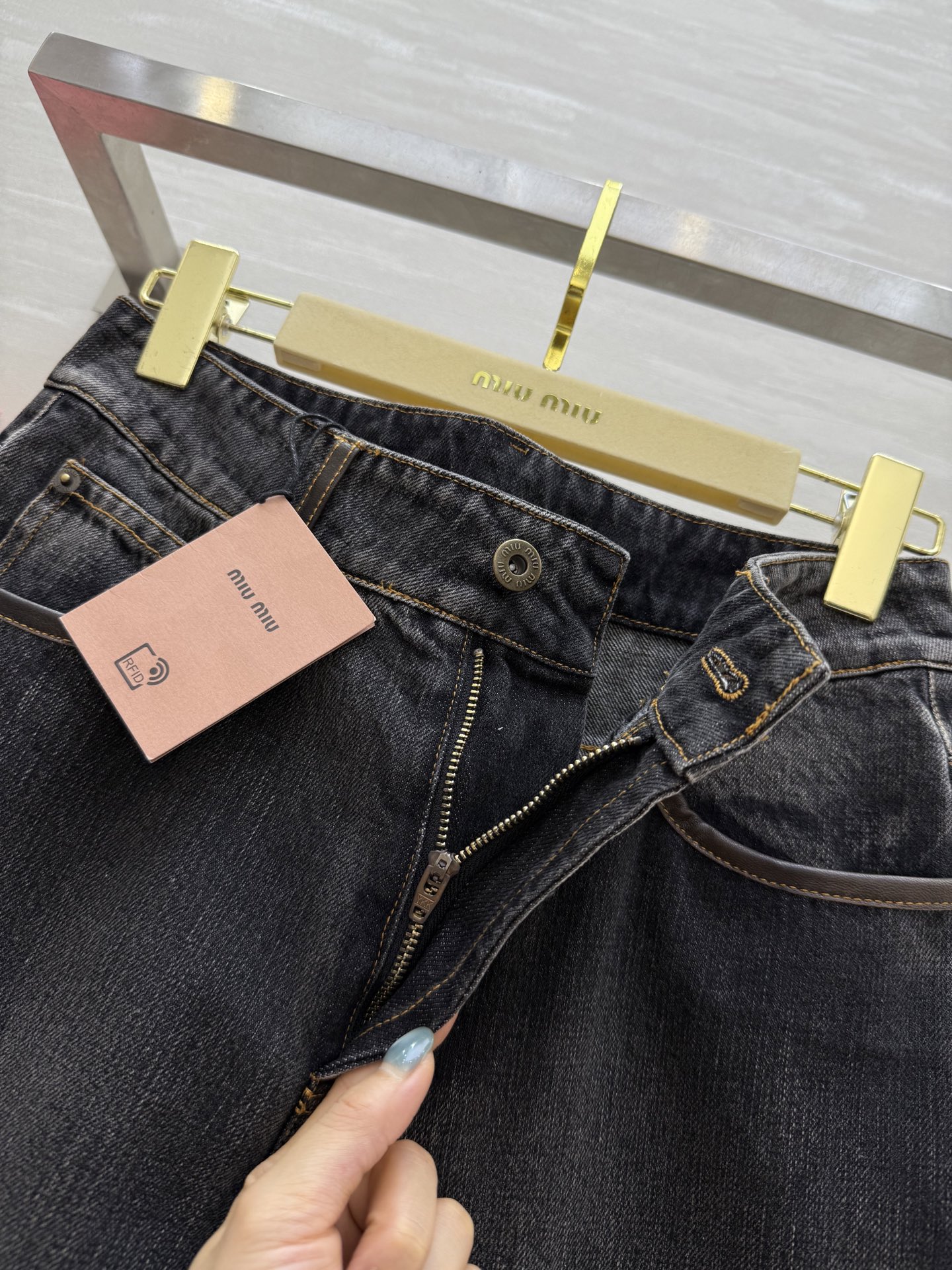 #Miumi♡²⁵早秋新款 做旧牛仔 直筒牛仔裤 高品质定制 现货首发size：S/M/L（s码腰围：6