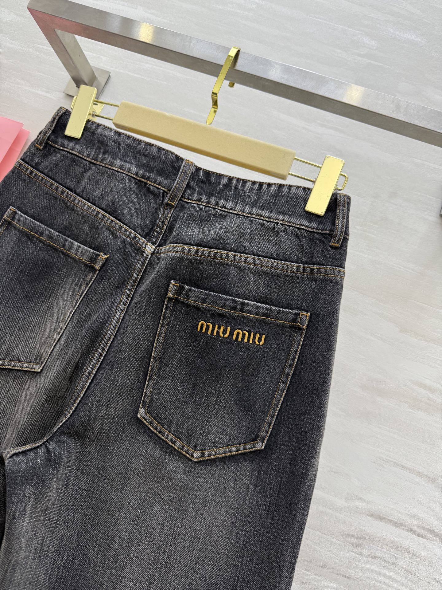 #Miumi♡²⁵早秋新款 做旧牛仔 直筒牛仔裤 高品质定制 现货首发size：S/M/L（s码腰围：6