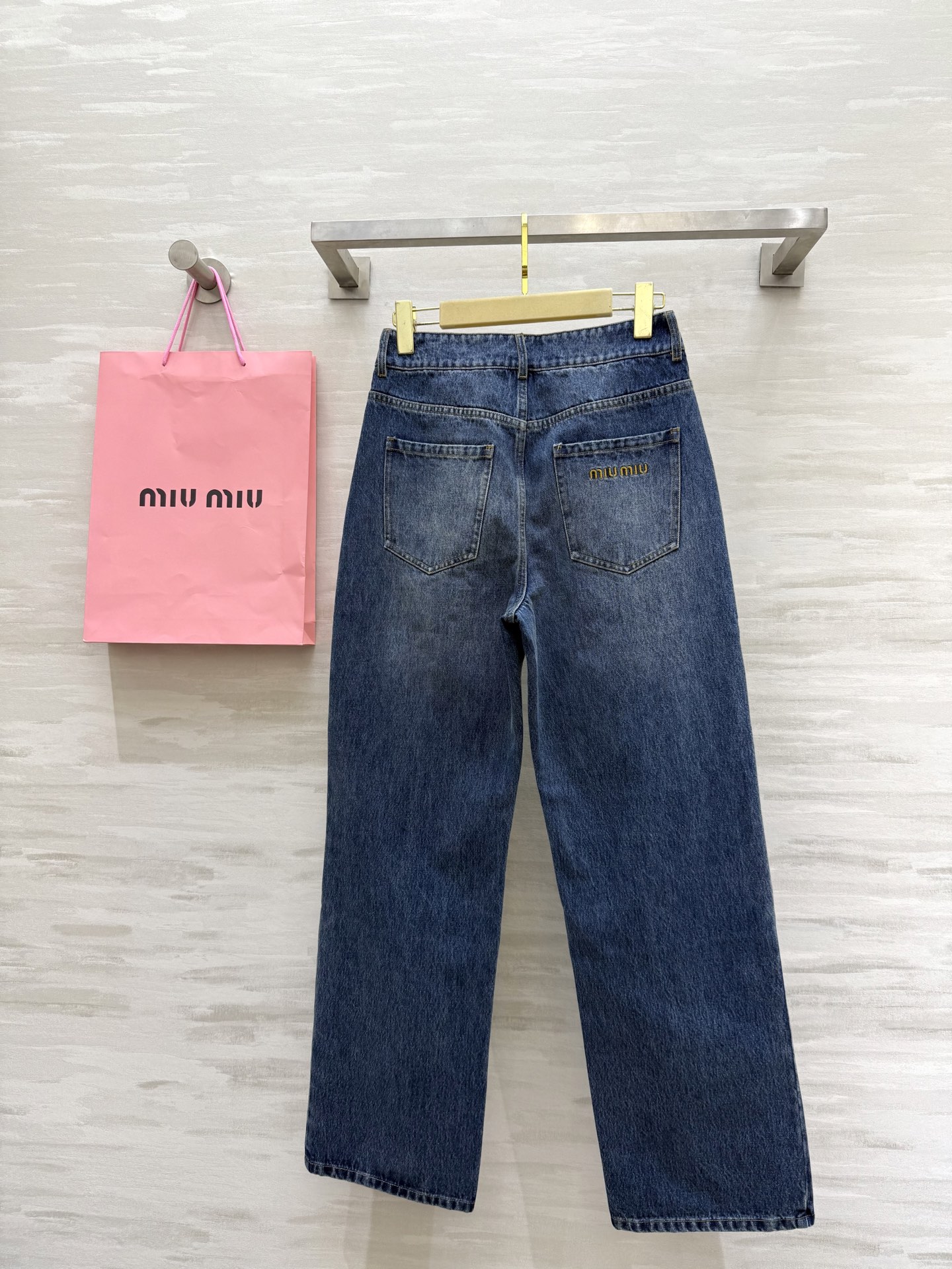 #Miumi♡²⁵早秋新款 做旧牛仔 直筒牛仔裤 高品质定制 现货首发size：S/M/L（s码腰围：6