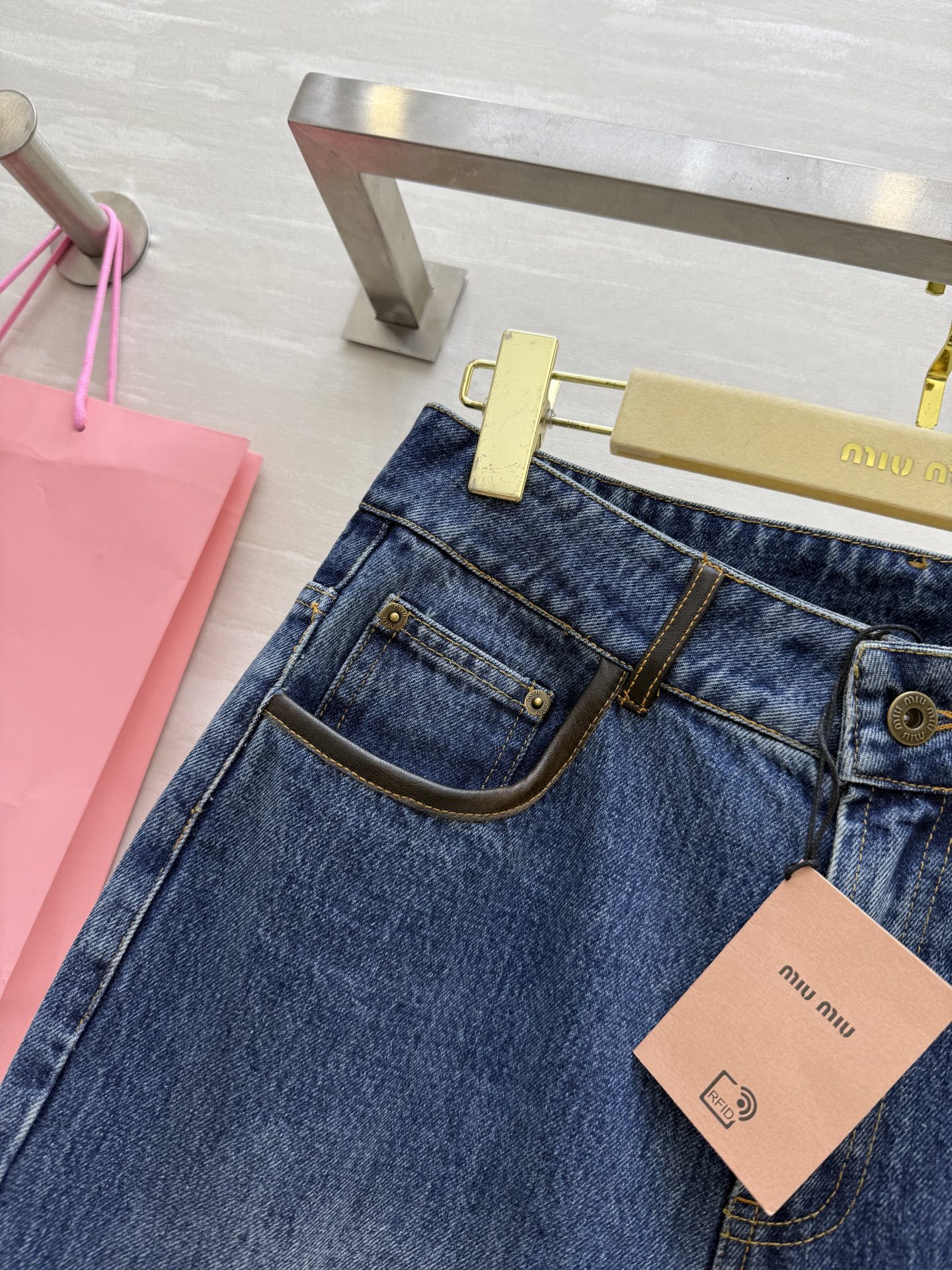 #Miumi♡²⁵早秋新款 做旧牛仔 直筒牛仔裤 高品质定制 现货首发size：S/M/L（s码腰围：6