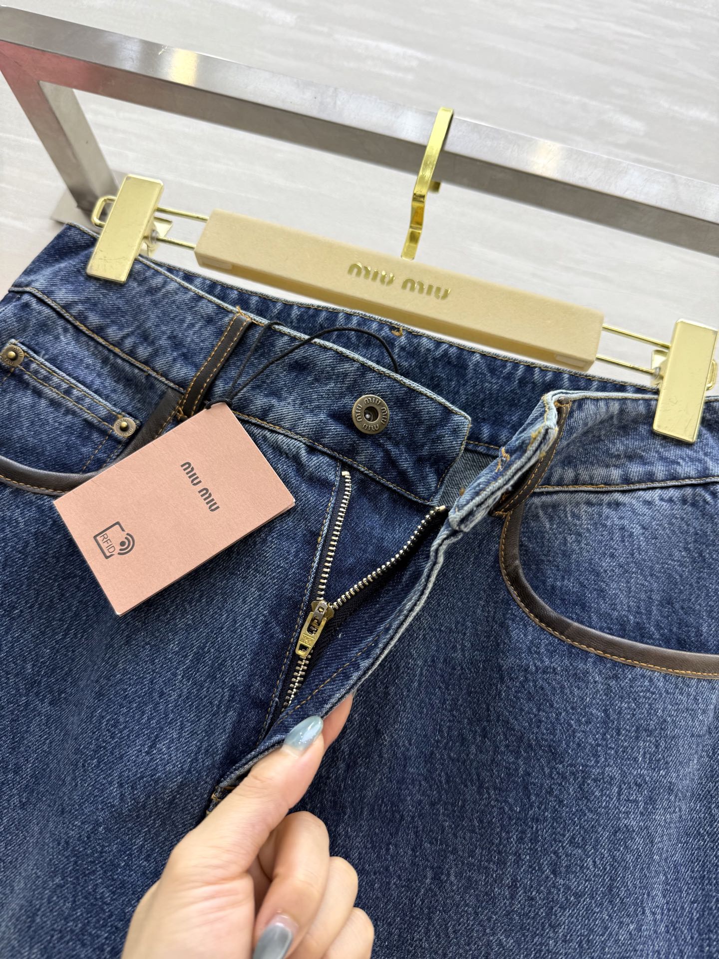 #Miumi♡²⁵早秋新款 做旧牛仔 直筒牛仔裤 高品质定制 现货首发size：S/M/L（s码腰围：6