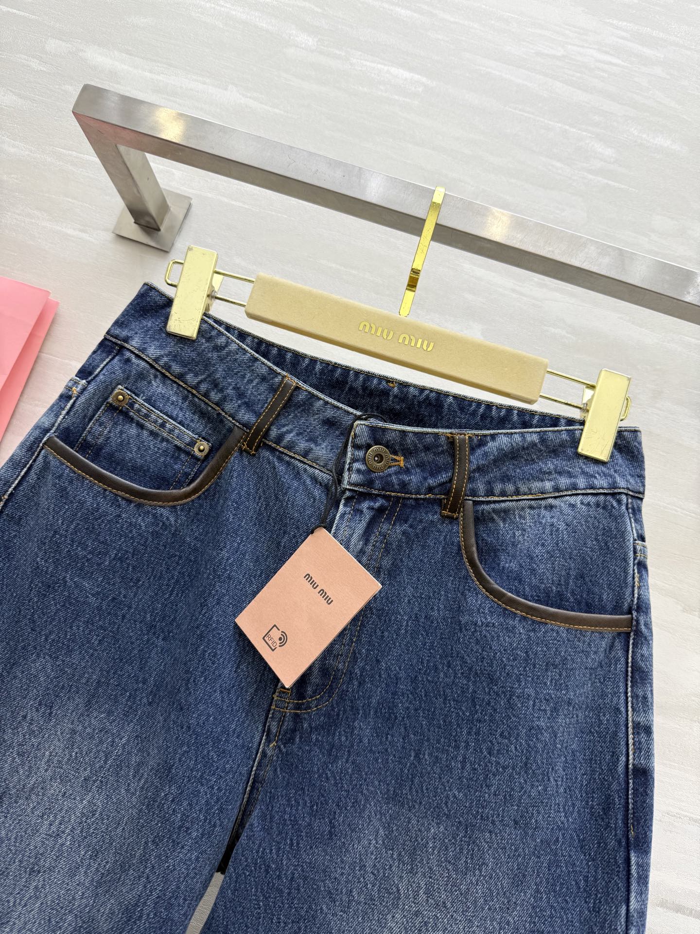 #Miumi♡²⁵早秋新款 做旧牛仔 直筒牛仔裤 高品质定制 现货首发size：S/M/L（s码腰围：6