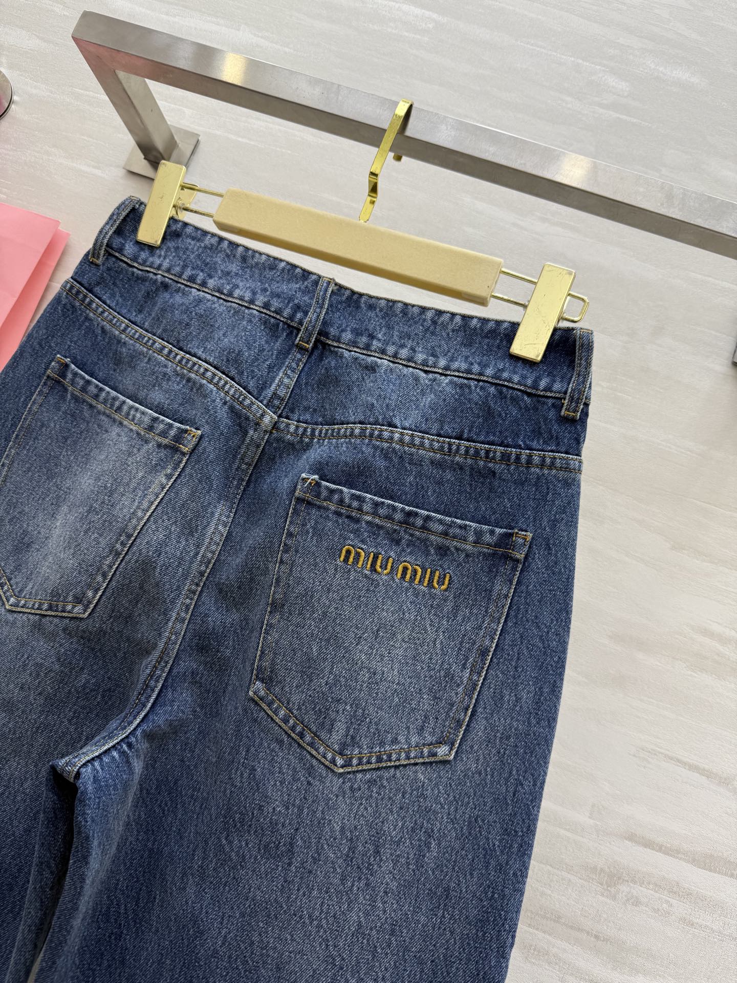 #Miumi♡²⁵早秋新款 做旧牛仔 直筒牛仔裤 高品质定制 现货首发size：S/M/L（s码腰围：6