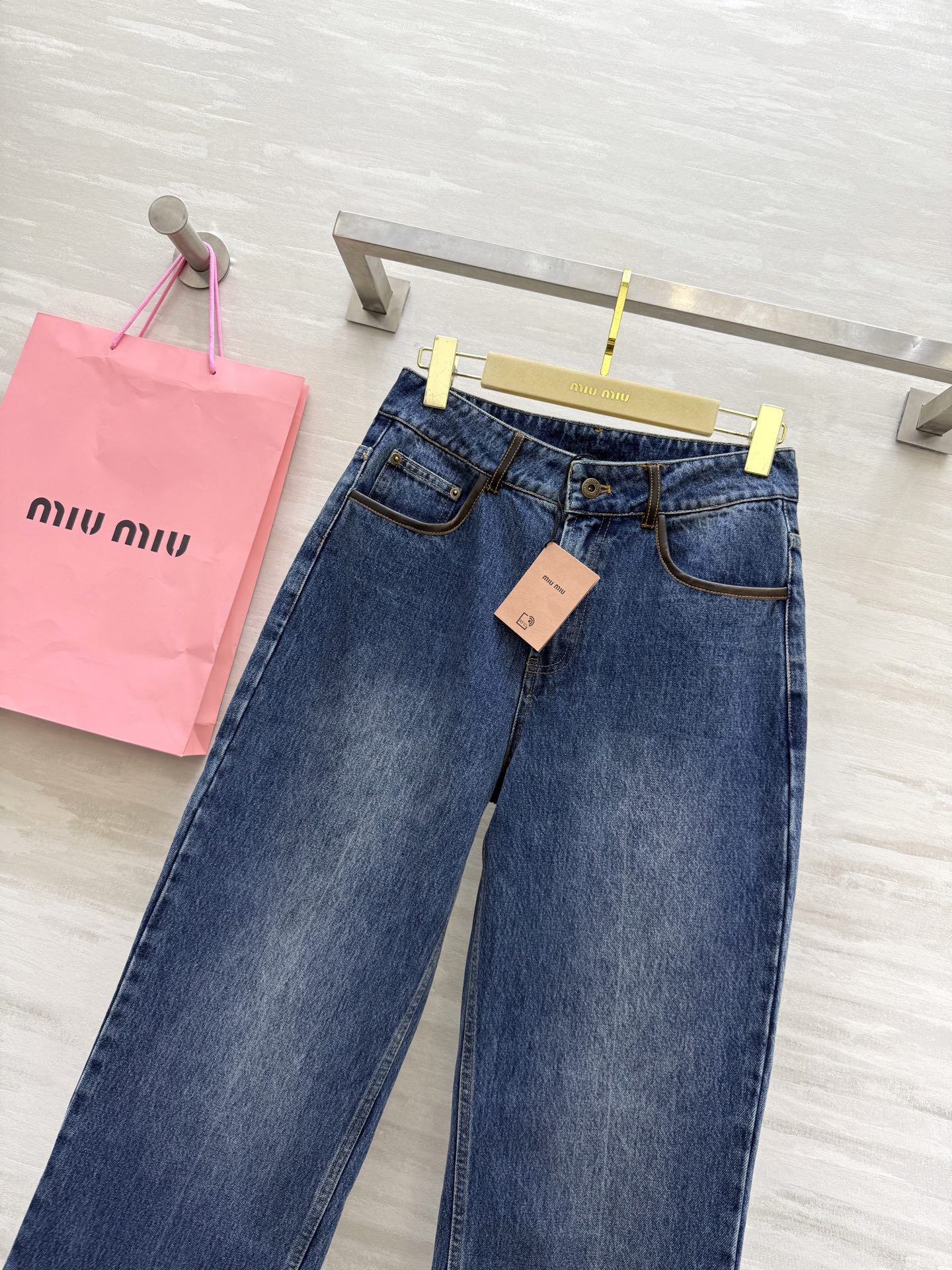 #Miumi♡²⁵早秋新款 做旧牛仔 直筒牛仔裤 高品质定制 现货首发size：S/M/L（s码腰围：6