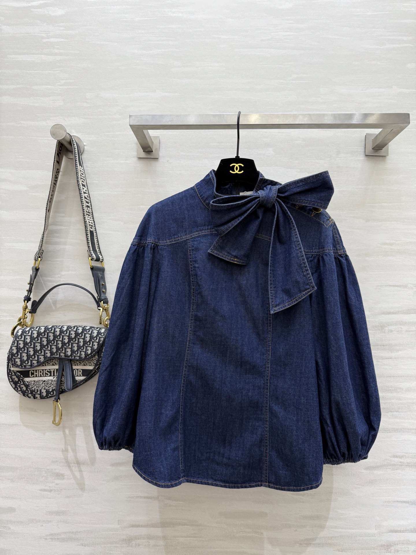 NO:507005,#Zimm early autumn new style bow tied denim top high quality customization spot sizeS/M/L (size s shoulder width 50, bust 84, length 58), alexander wang19860909#Zimm早秋新款 蝴蝶结系带牛仔上衣 高品质定制 现货首发sizeS/M/L（s码肩宽50,胸围84,衣长58）,,alexander wang,Women's clothing