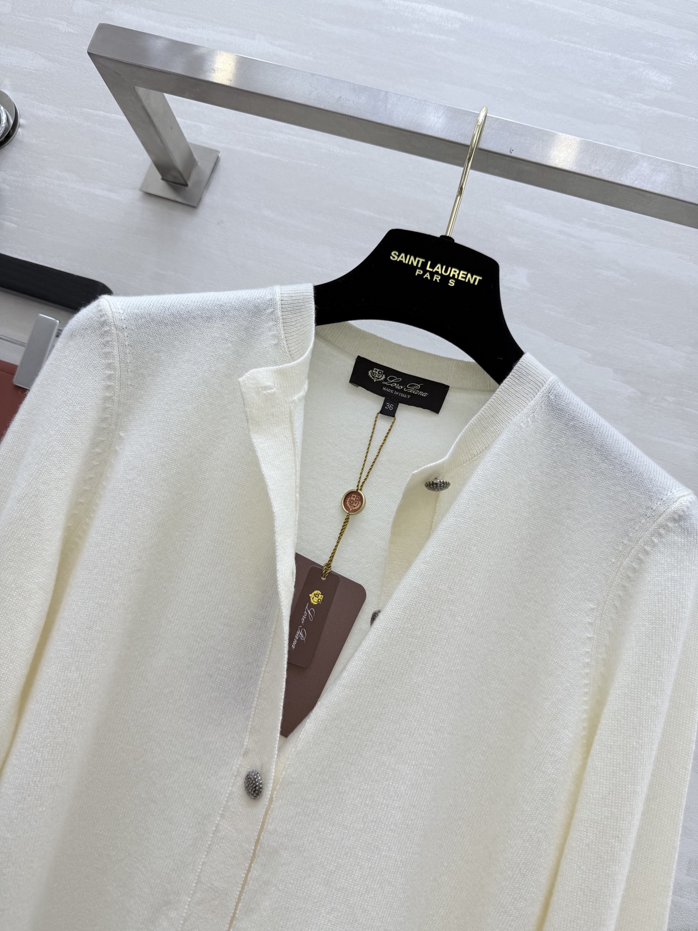 #Loro Pian♡²⁵秋冬新款 纯色罗纹翻领羊绒开衫 经典的老钱风穿搭设计 沿用的依旧是品牌的“Ba