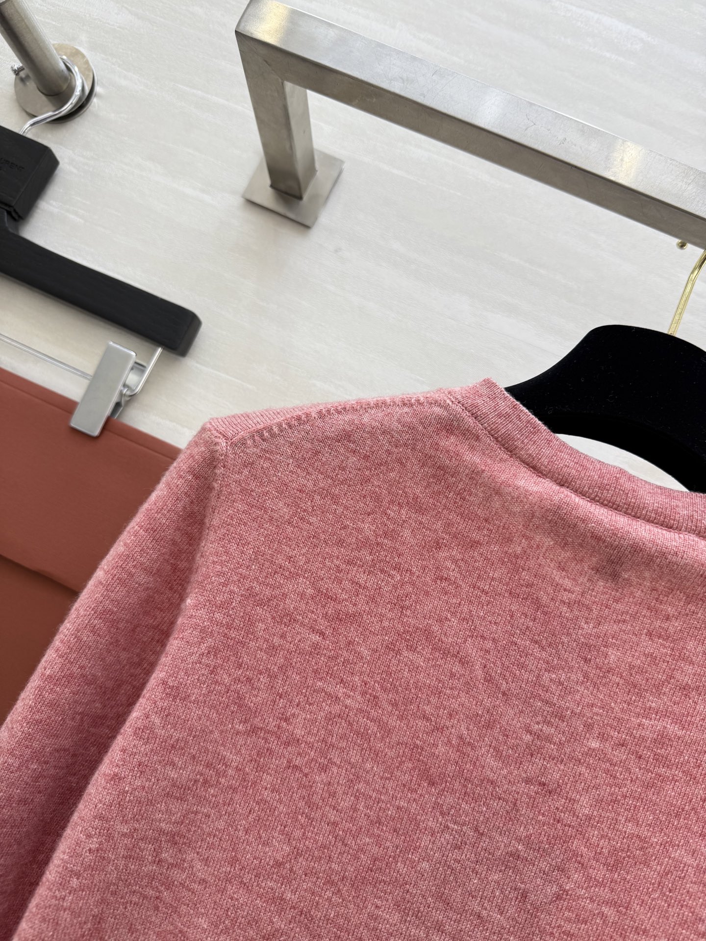 #Loro Pian♡²⁵秋冬新款 纯色罗纹翻领羊绒开衫 经典的老钱风穿搭设计 沿用的依旧是品牌的“Ba