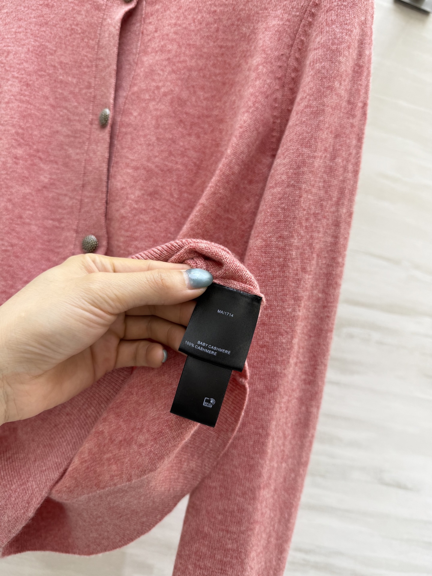 #Loro Pian♡²⁵秋冬新款 纯色罗纹翻领羊绒开衫 经典的老钱风穿搭设计 沿用的依旧是品牌的“Ba