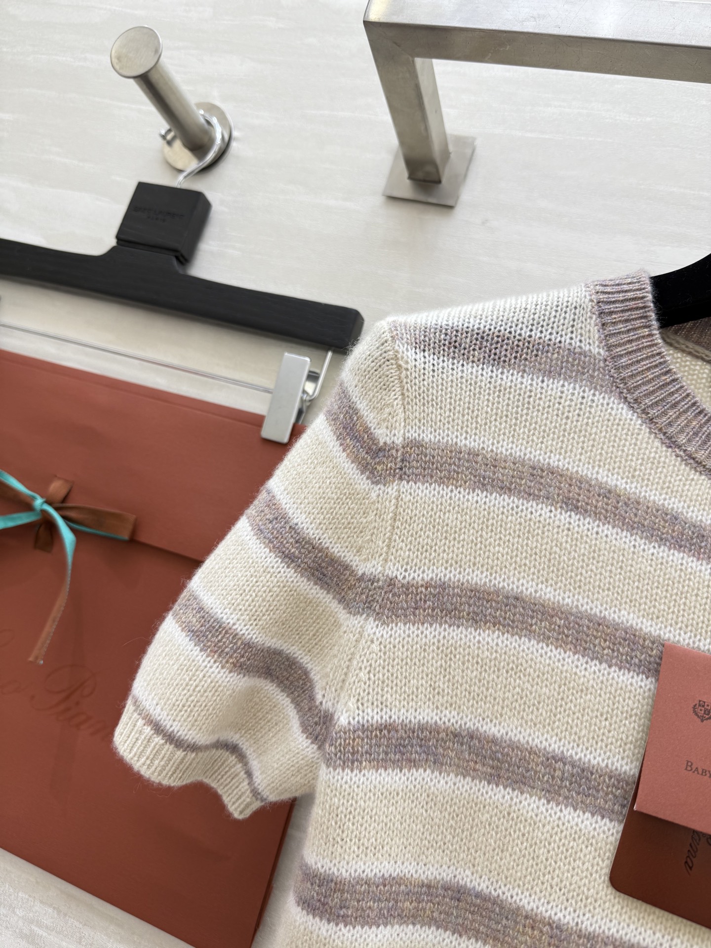 #Loro Piana ²⁵FW 圆领条纹短袖羊绒衫 100%小山羊绒 手感软糯细腻 像把云朵包裹在身上