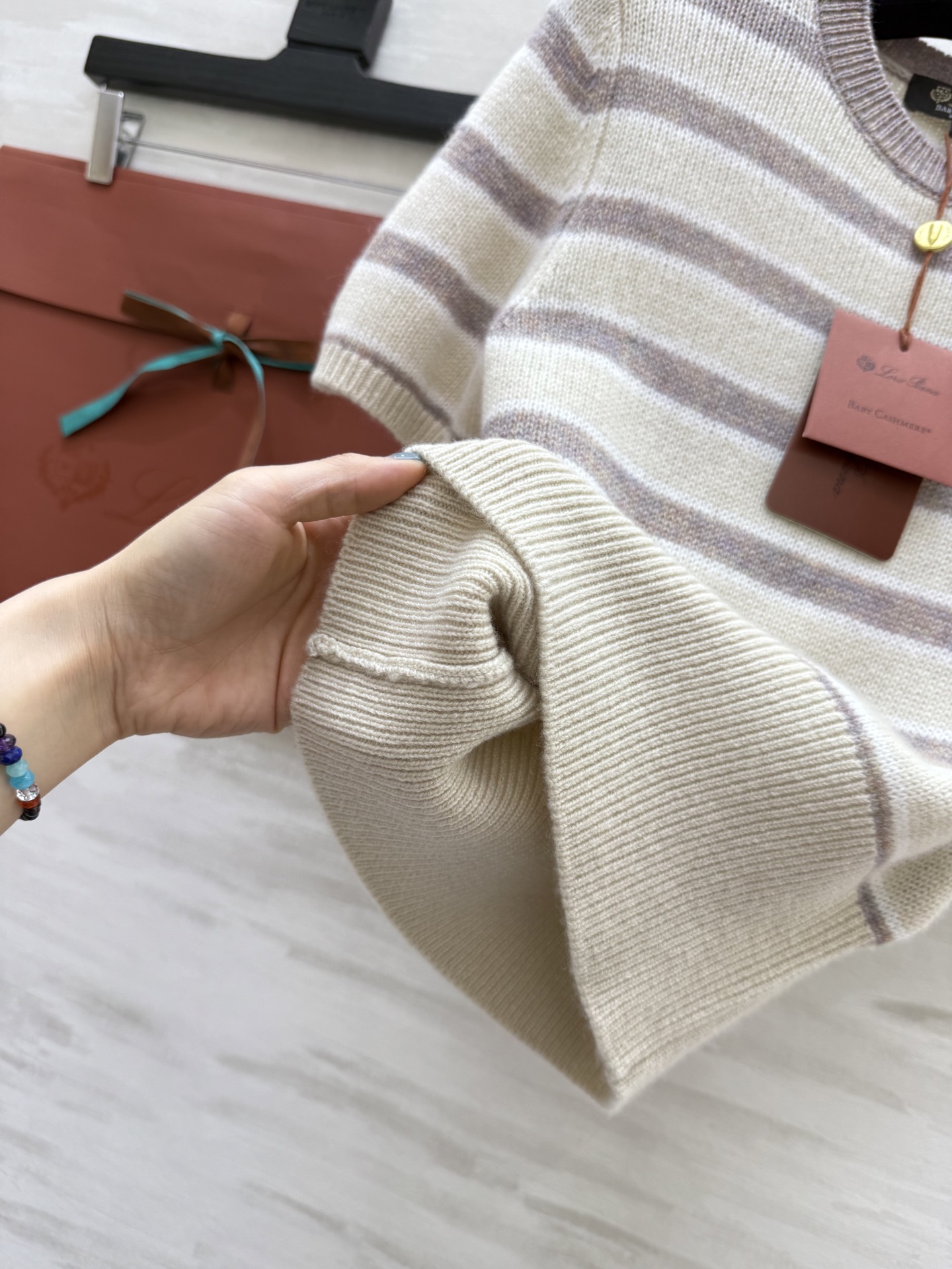 #Loro Piana ²⁵FW 圆领条纹短袖羊绒衫 100%小山羊绒 手感软糯细腻 像把云朵包裹在身上