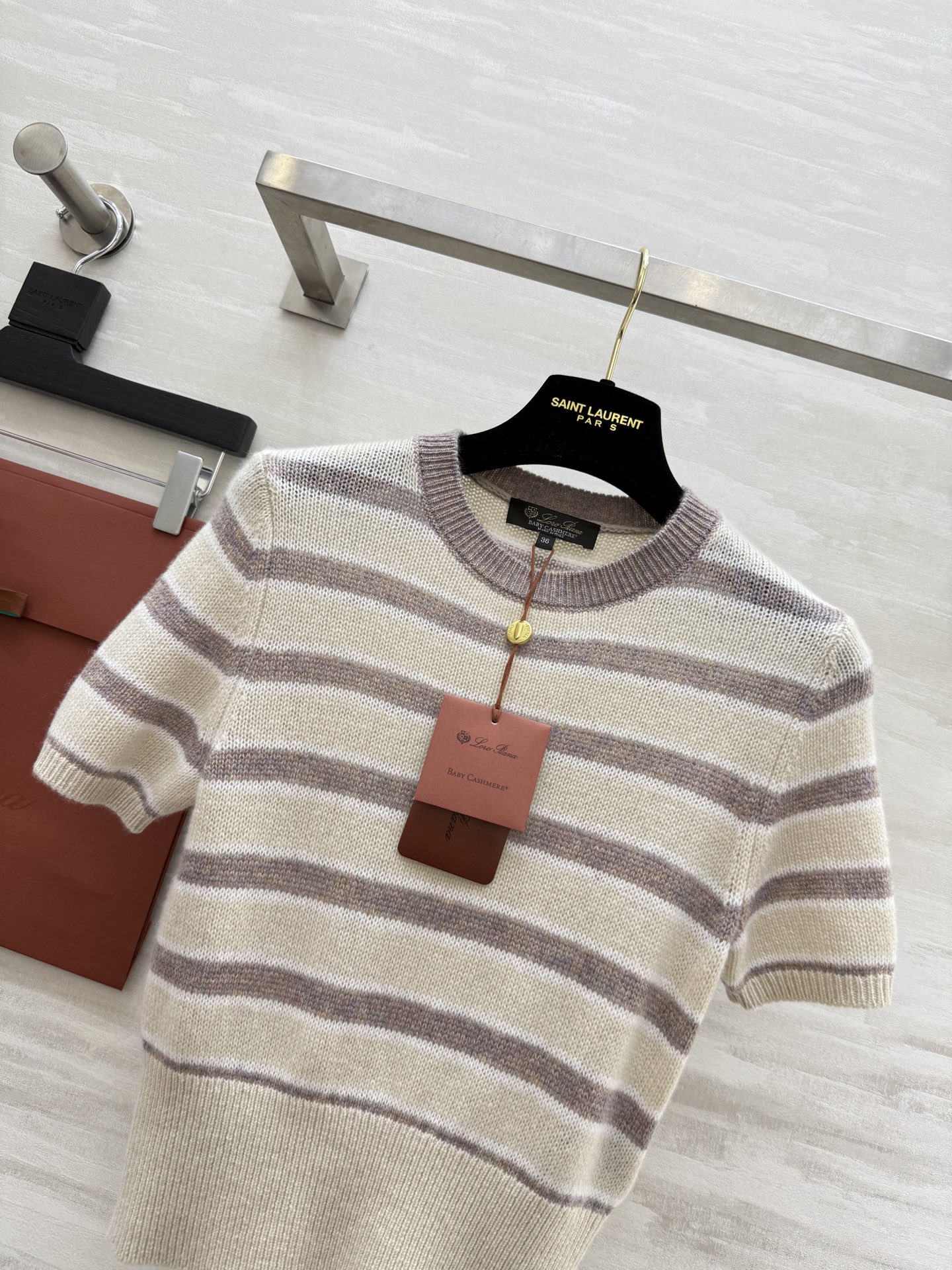 #Loro Piana ²⁵FW 圆领条纹短袖羊绒衫 100%小山羊绒 手感软糯细腻 像把云朵包裹在身上