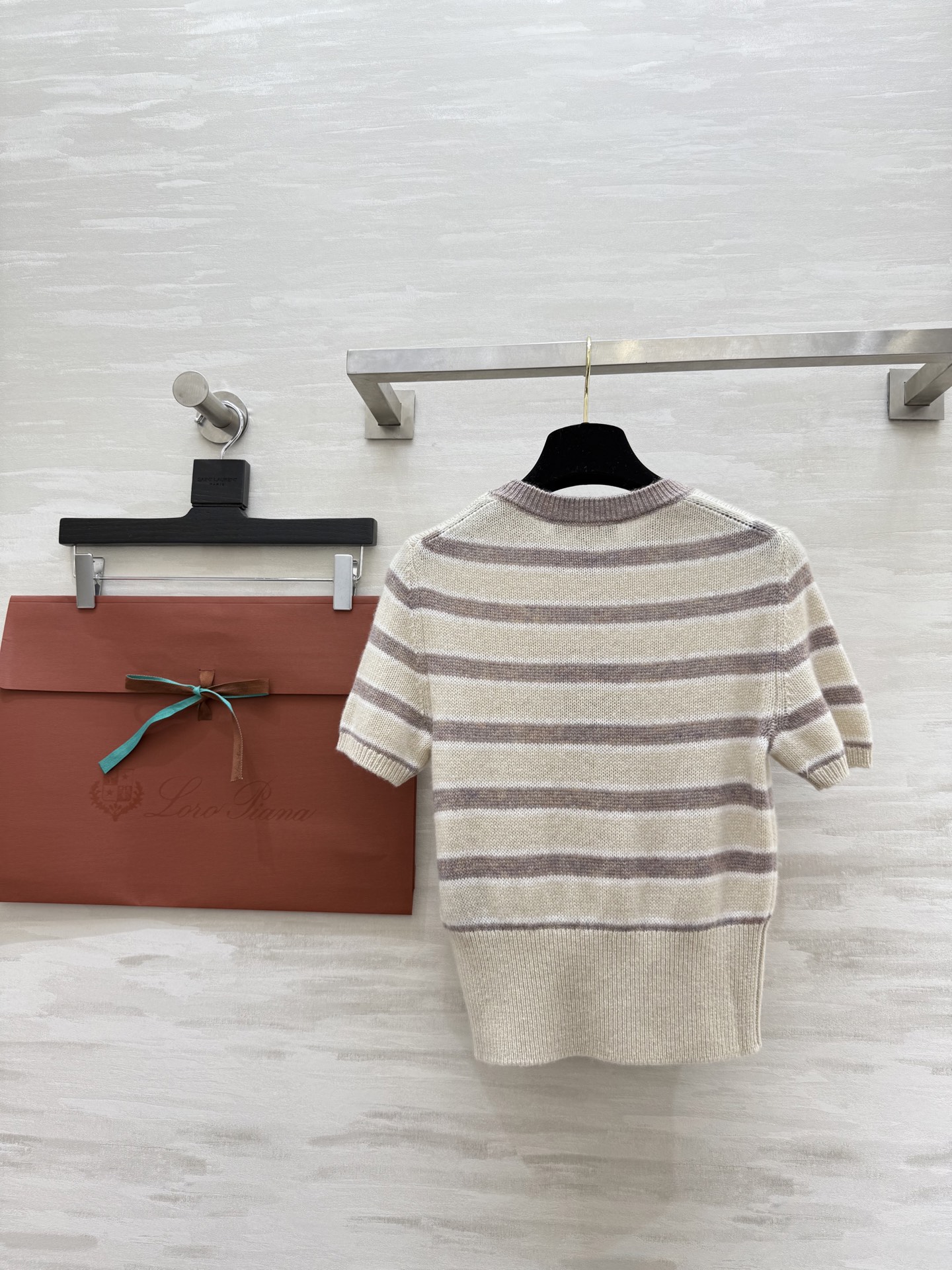 #Loro Piana ²⁵FW 圆领条纹短袖羊绒衫 100%小山羊绒 手感软糯细腻 像把云朵包裹在身上