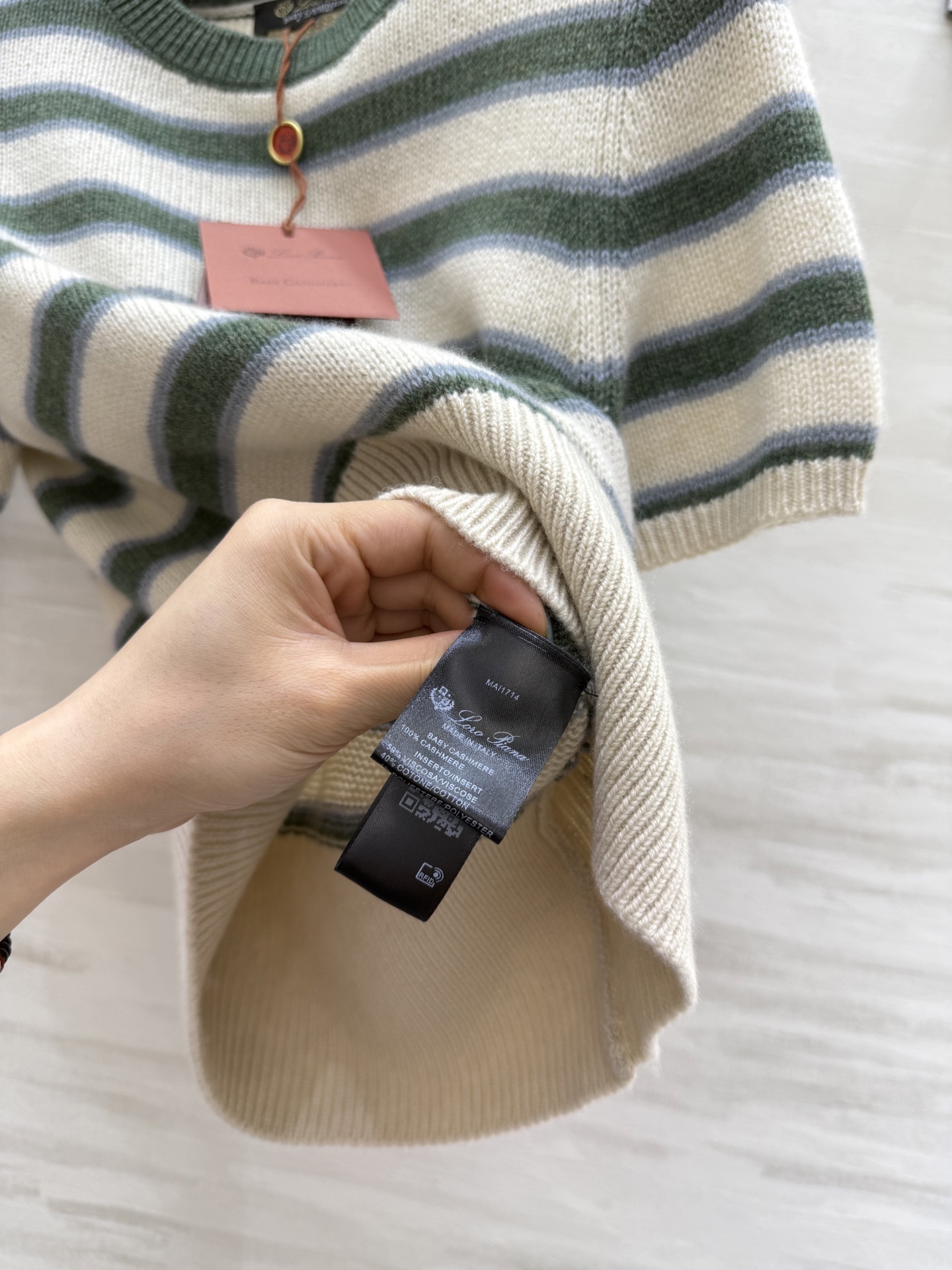 #Loro Piana ²⁵FW 圆领条纹短袖羊绒衫 100%小山羊绒 手感软糯细腻 像把云朵包裹在身上