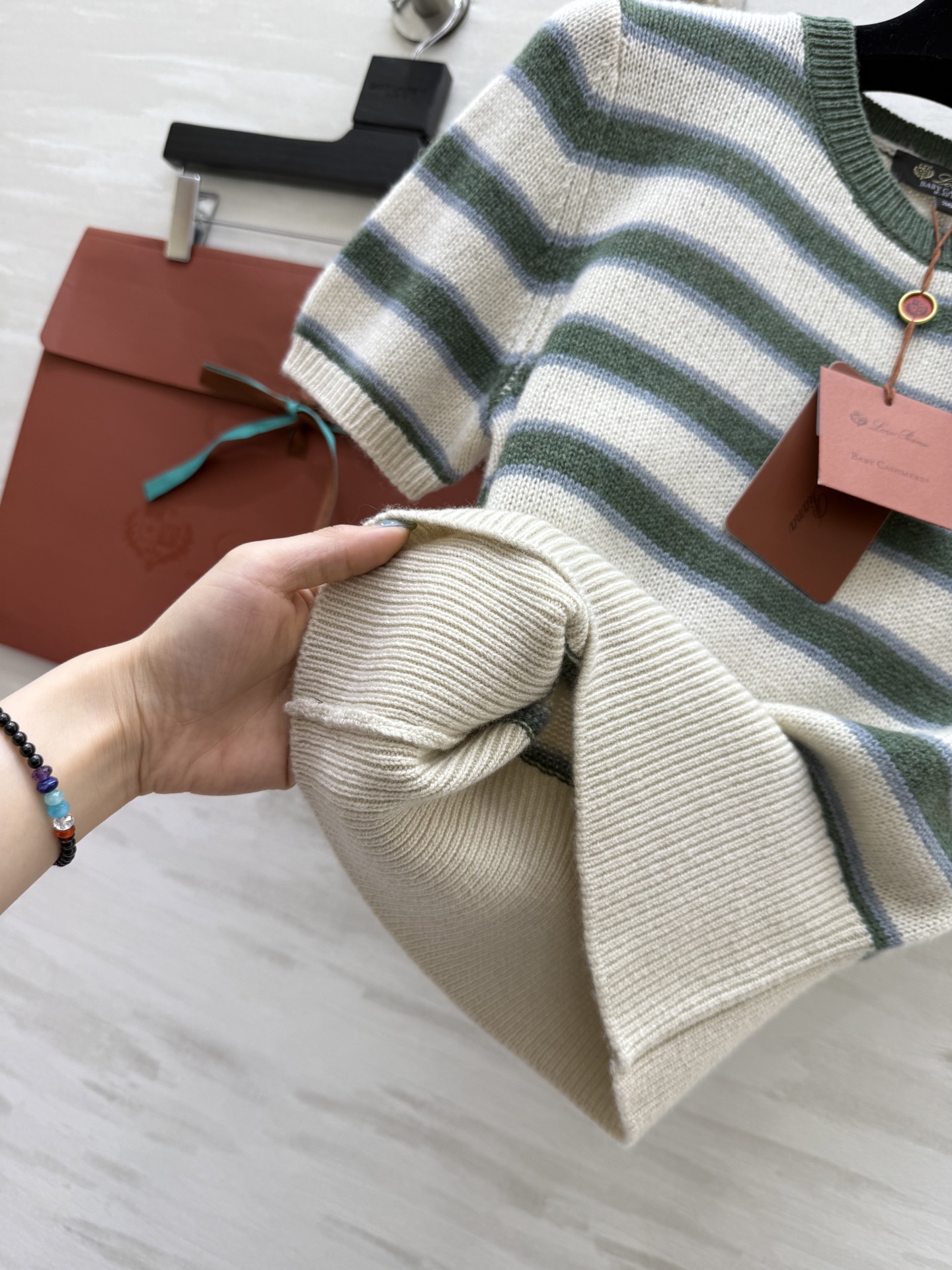 #Loro Piana ²⁵FW 圆领条纹短袖羊绒衫 100%小山羊绒 手感软糯细腻 像把云朵包裹在身上