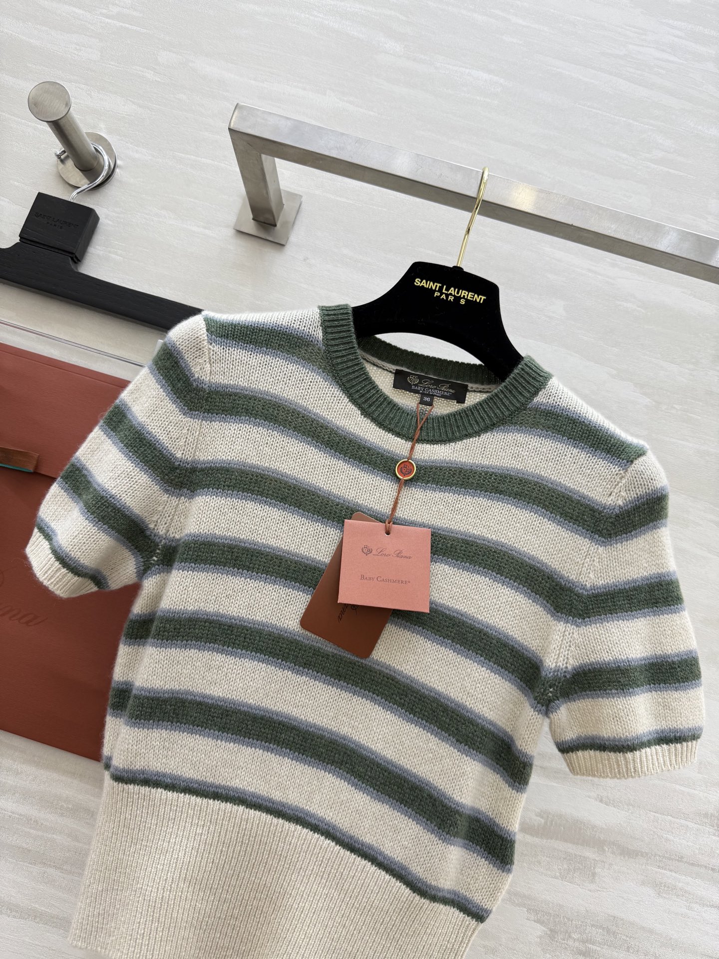 #Loro Piana ²⁵FW 圆领条纹短袖羊绒衫 100%小山羊绒 手感软糯细腻 像把云朵包裹在身上