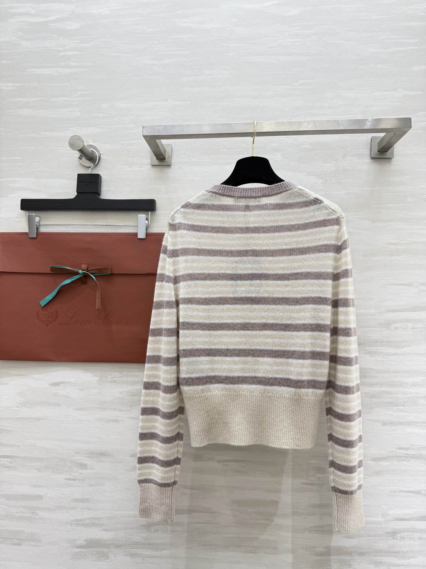 #Loro Piana ²⁵FW Fobello条纹开衫 采用品牌标志性Baby Cashmere 山羊