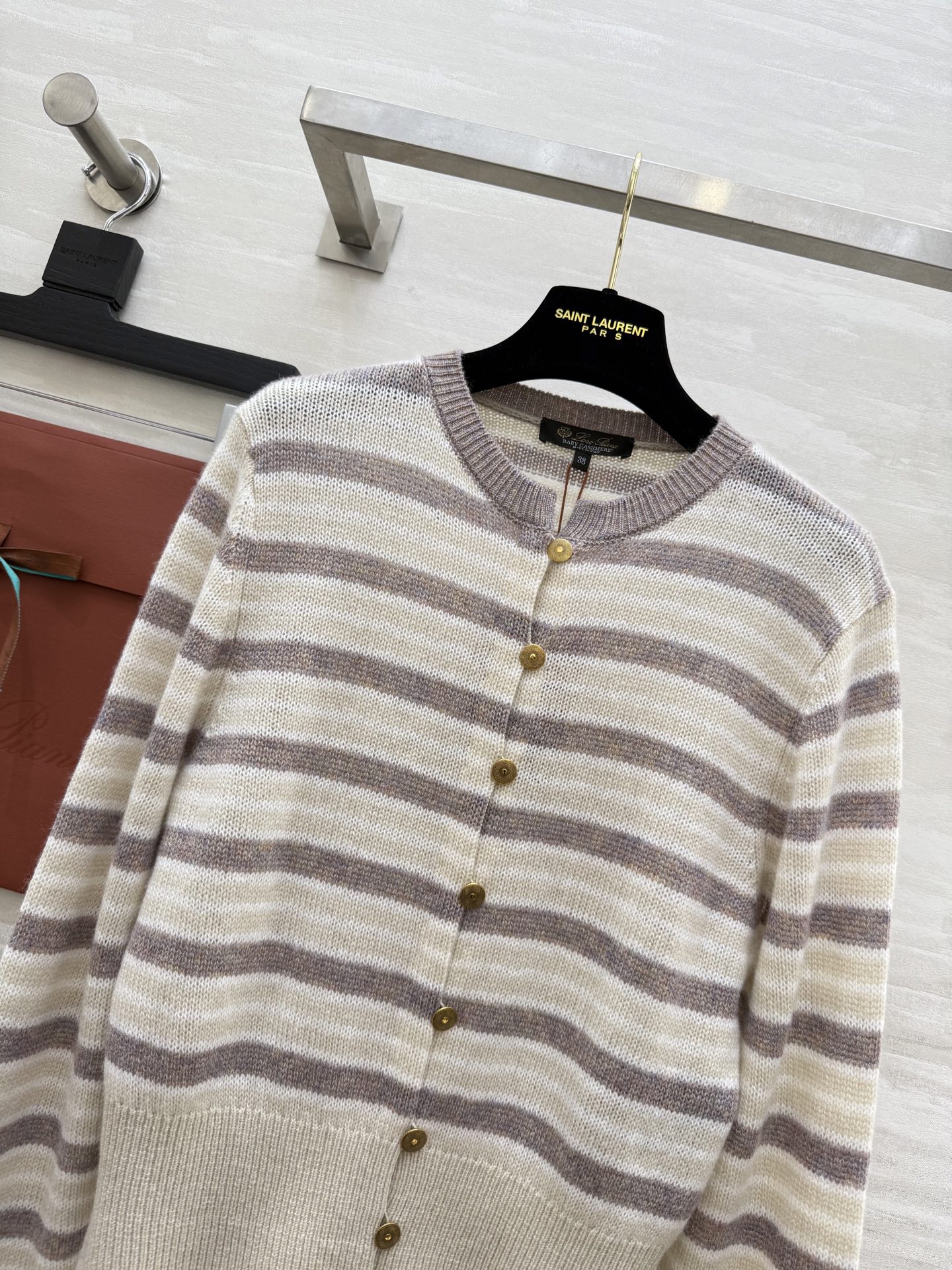 #Loro Piana ²⁵FW Fobello条纹开衫 采用品牌标志性Baby Cashmere 山羊