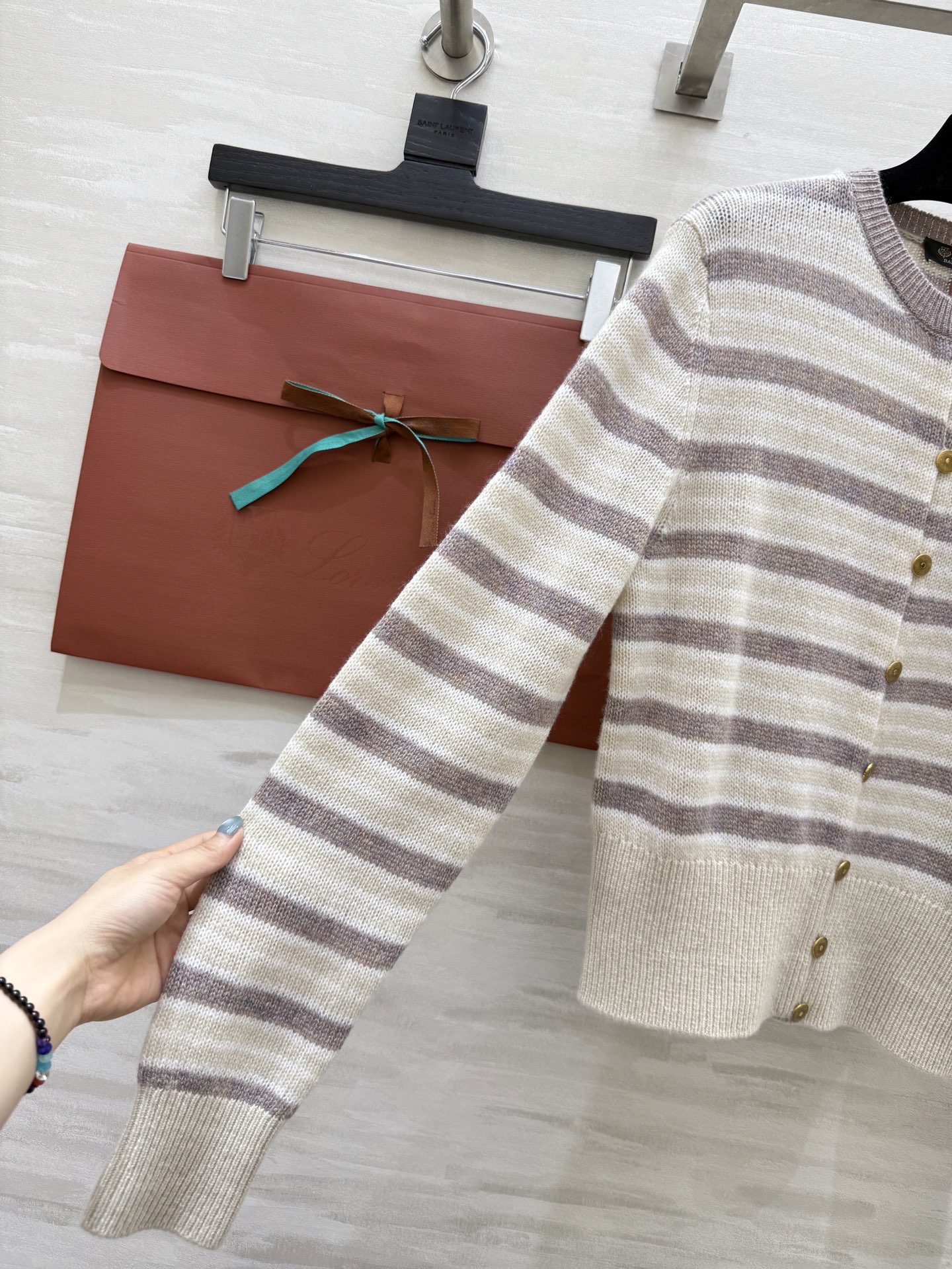 #Loro Piana ²⁵FW Fobello条纹开衫 采用品牌标志性Baby Cashmere 山羊