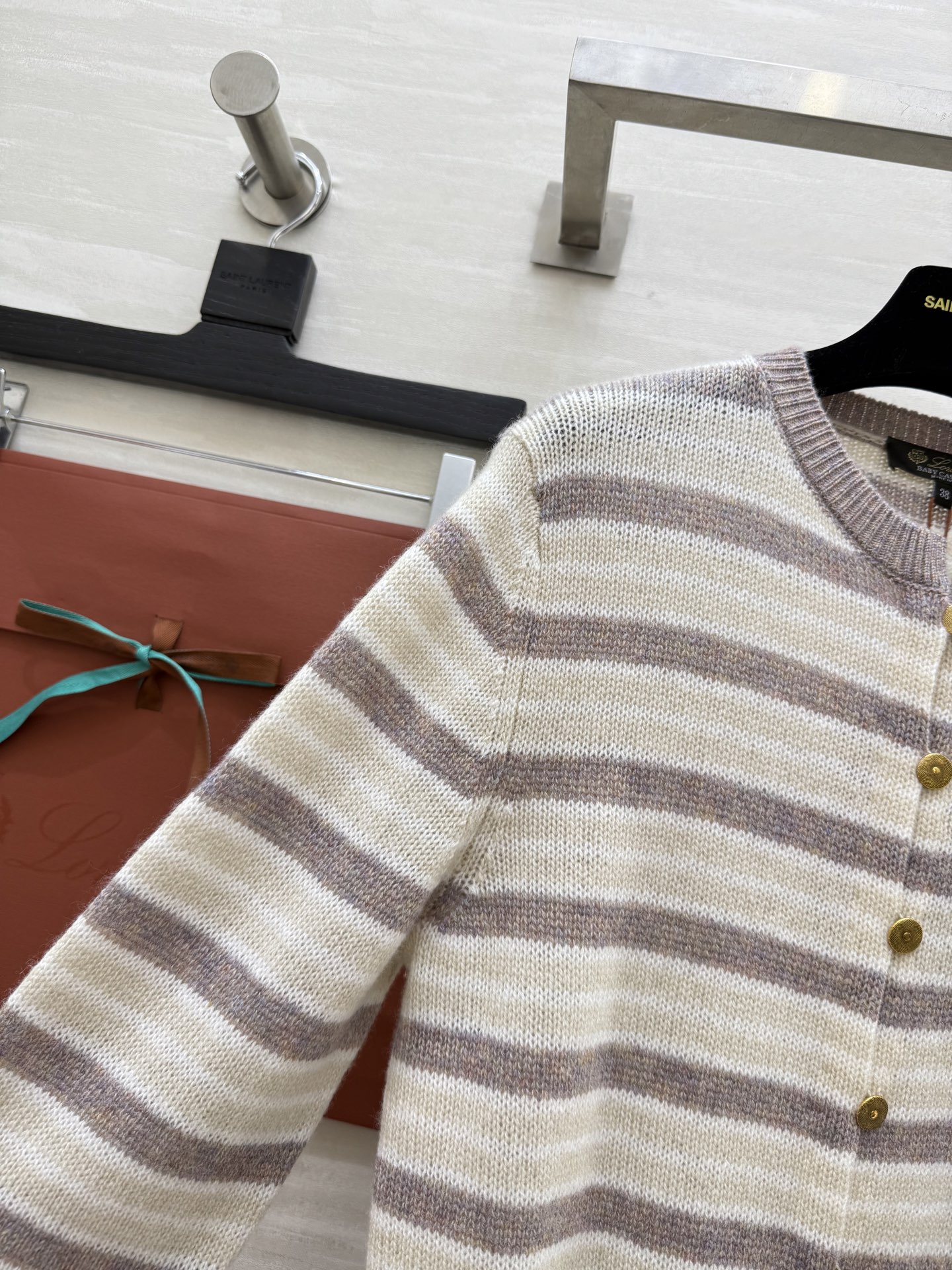 #Loro Piana ²⁵FW Fobello条纹开衫 采用品牌标志性Baby Cashmere 山羊