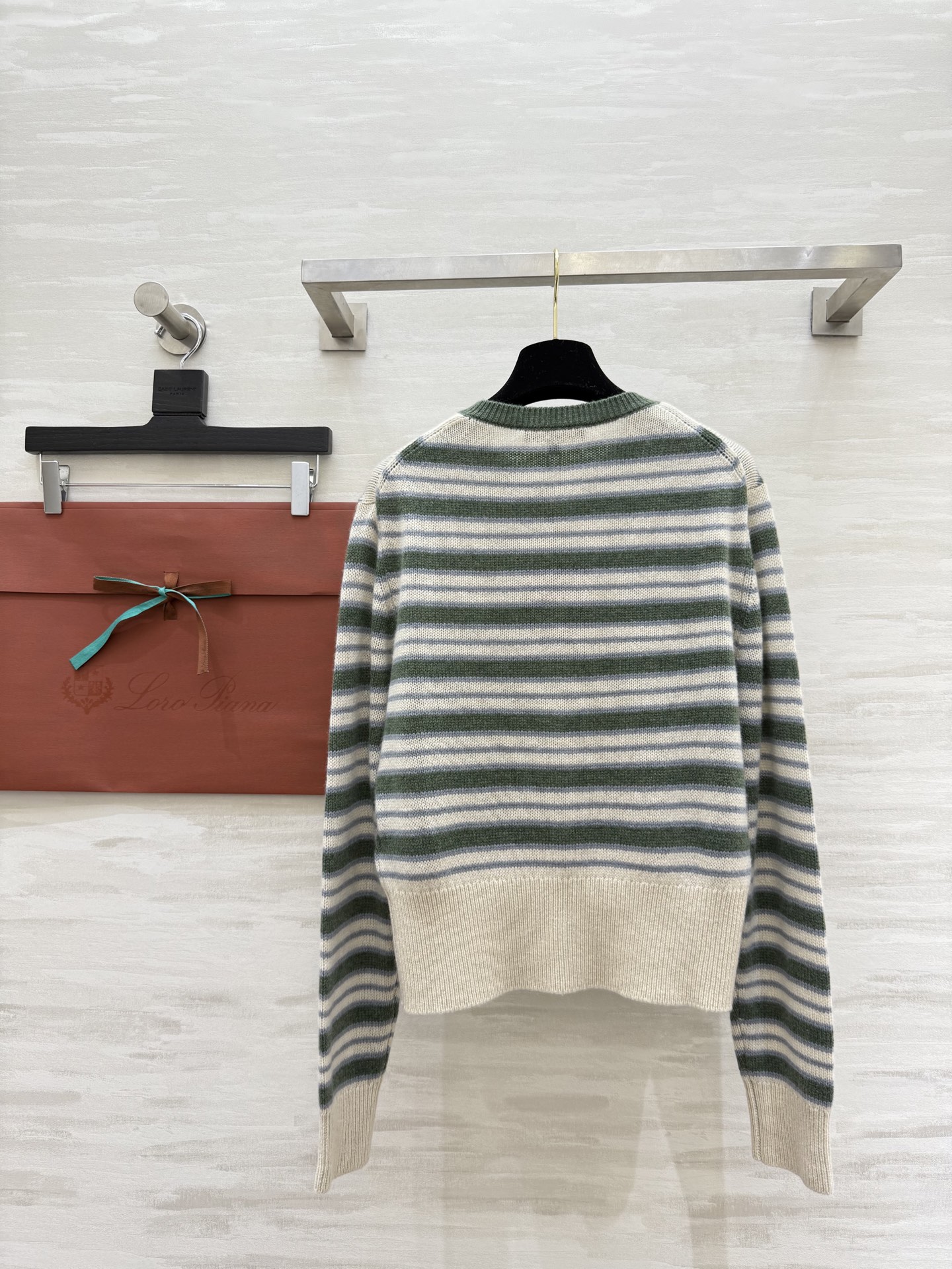 #Loro Piana ²⁵FW Fobello条纹开衫 采用品牌标志性Baby Cashmere 山羊