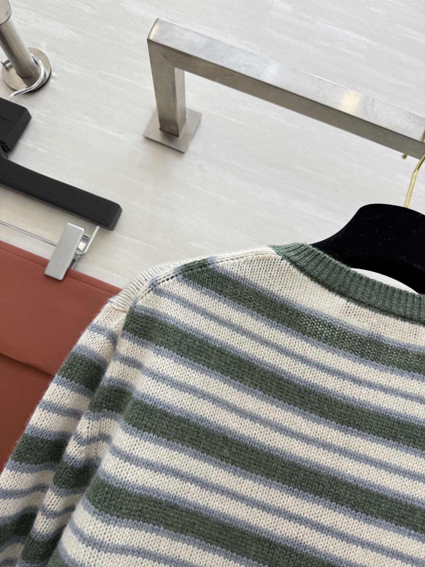 #Loro Piana ²⁵FW Fobello条纹开衫 采用品牌标志性Baby Cashmere 山羊