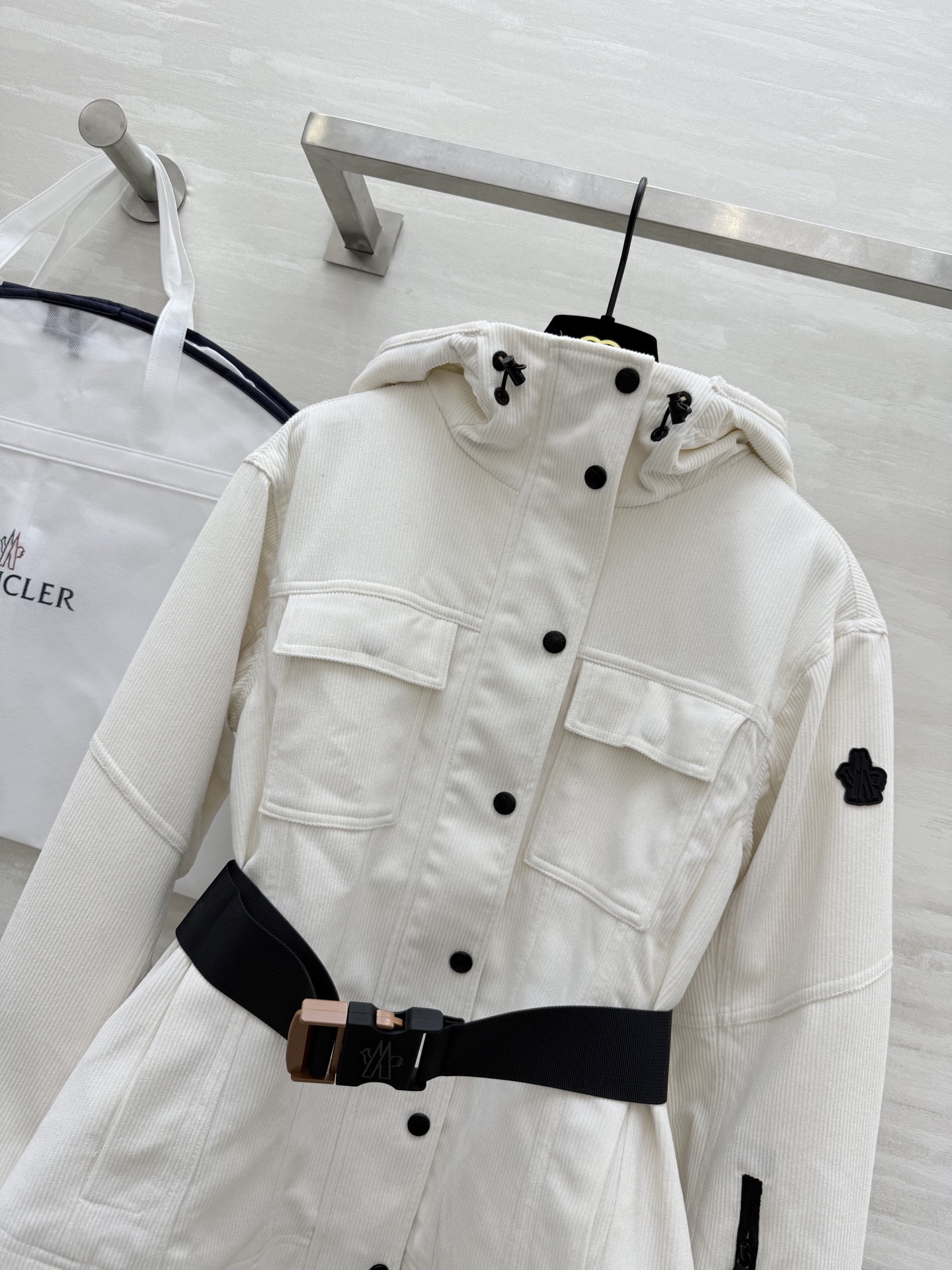 #Moncle♡²⁵秋冬新款 滑雪系列 连帽收腰冲锋衣外套 定制细节五金精致高级 高品质 现货首发siz