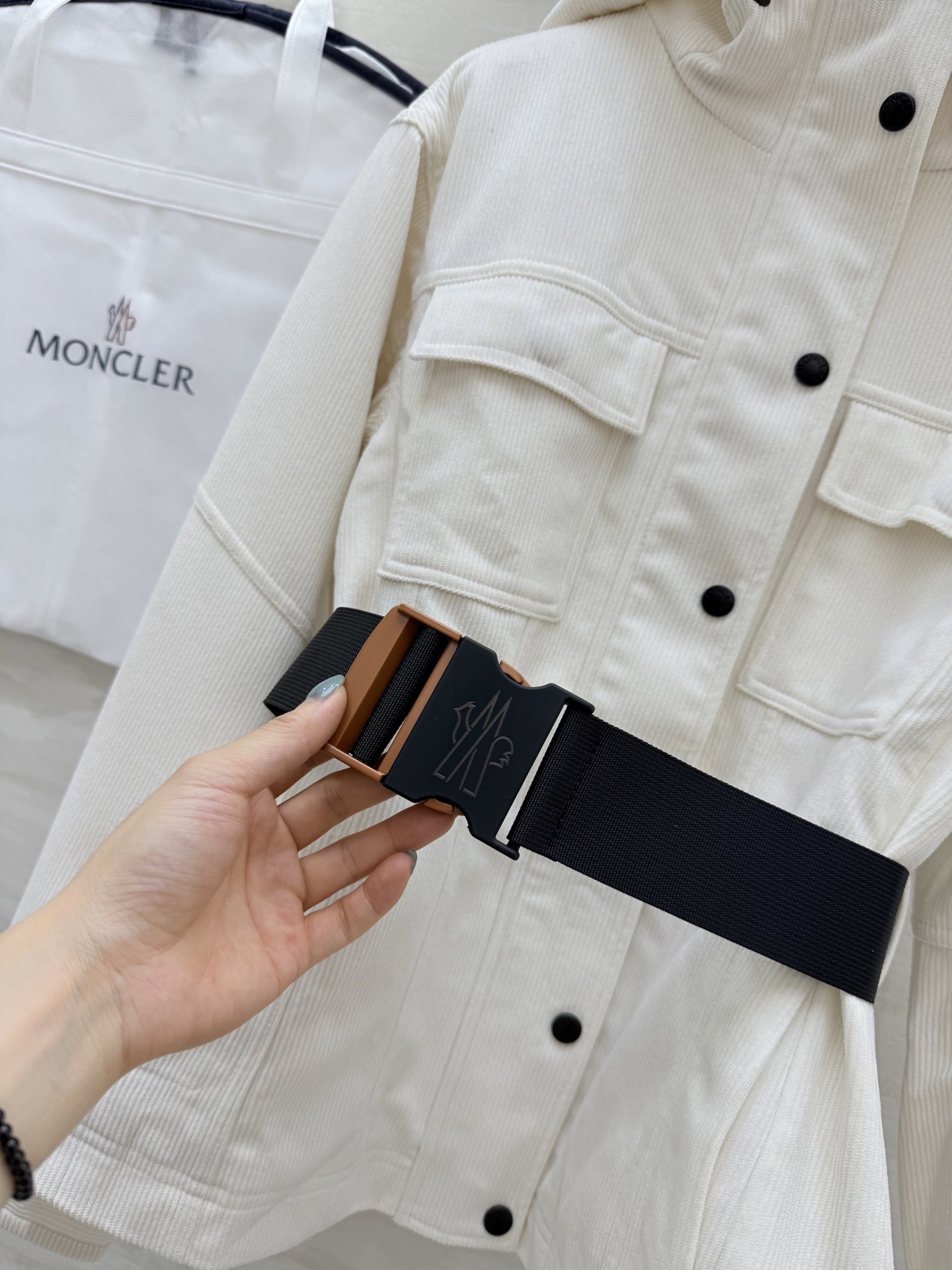 #Moncle♡²⁵秋冬新款 滑雪系列 连帽收腰冲锋衣外套 定制细节五金精致高级 高品质 现货首发siz