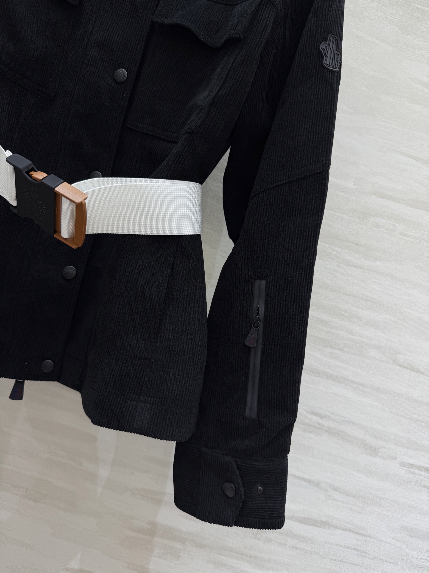 #Moncle♡²⁵秋冬新款 滑雪系列 连帽收腰冲锋衣外套 定制细节五金精致高级 高品质 现货首发siz