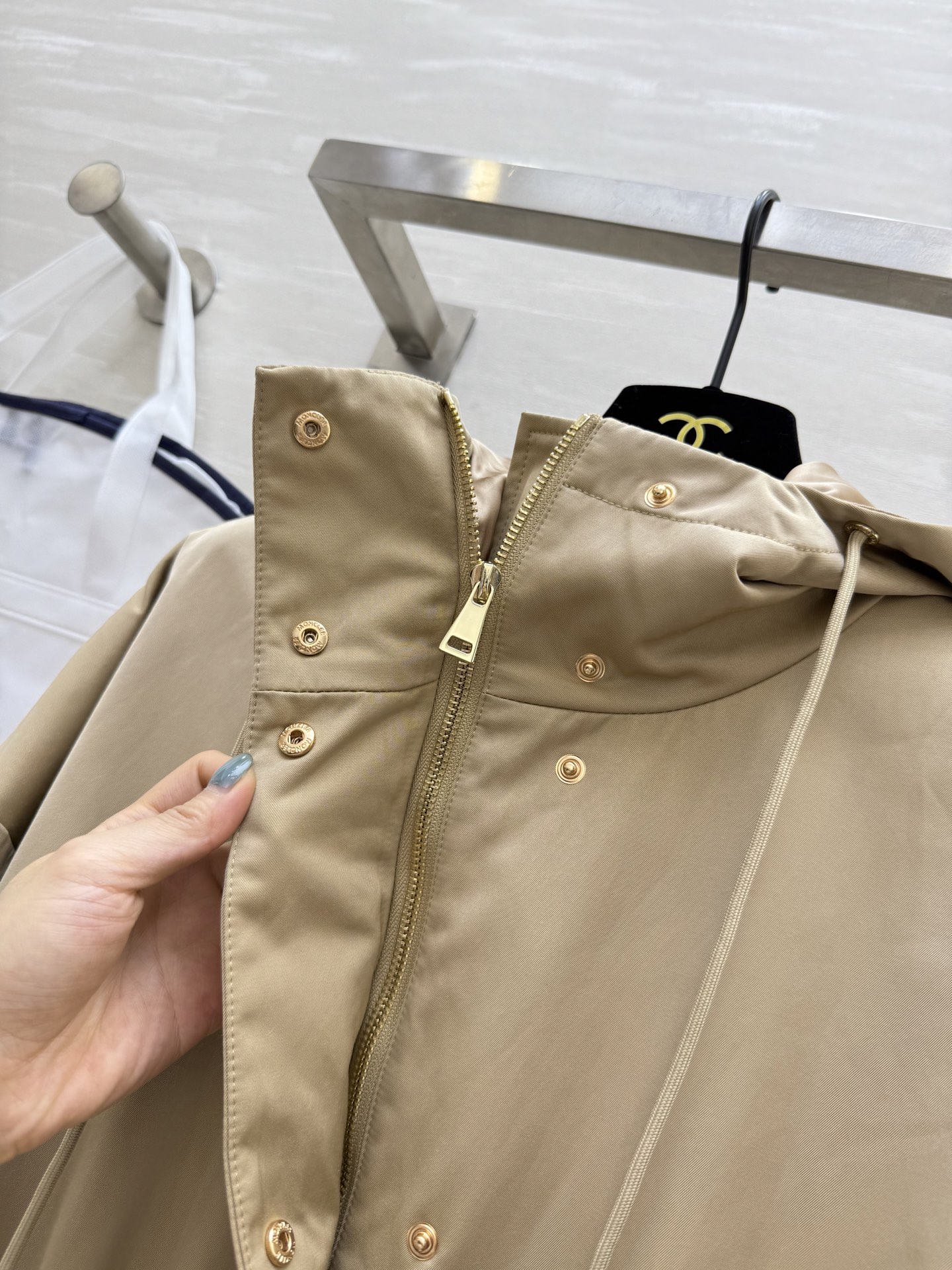 #Moncle♡²⁵英伦度假风⛱️ 休闲廓形连帽抽绳收腰冲锋衣外套 高品质定制 现货首发size：S/M