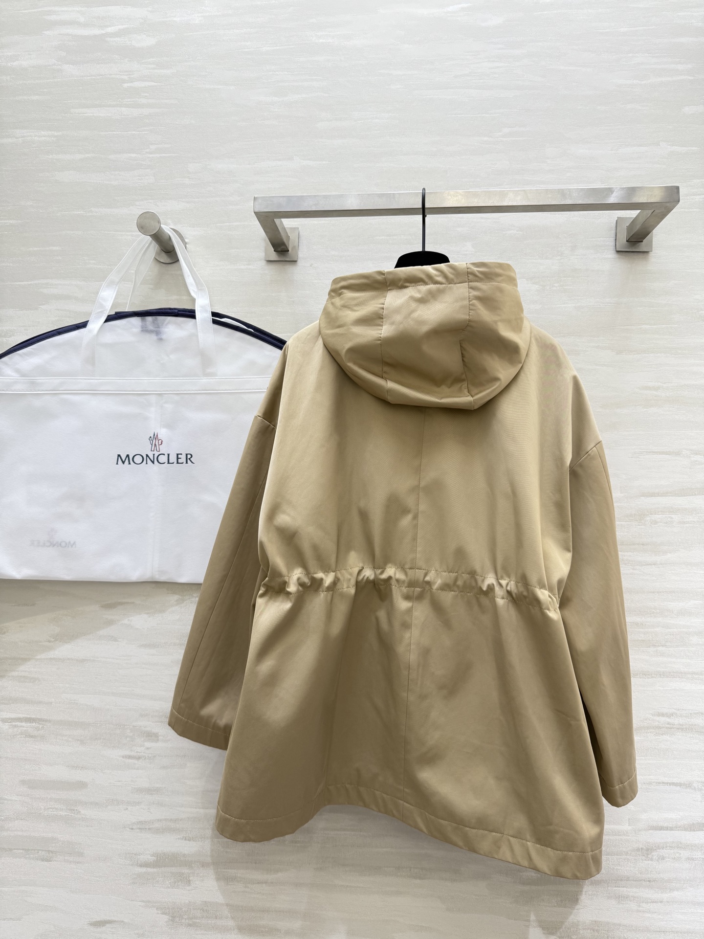 #Moncle♡²⁵英伦度假风⛱️ 休闲廓形连帽抽绳收腰冲锋衣外套 高品质定制 现货首发size：S/M