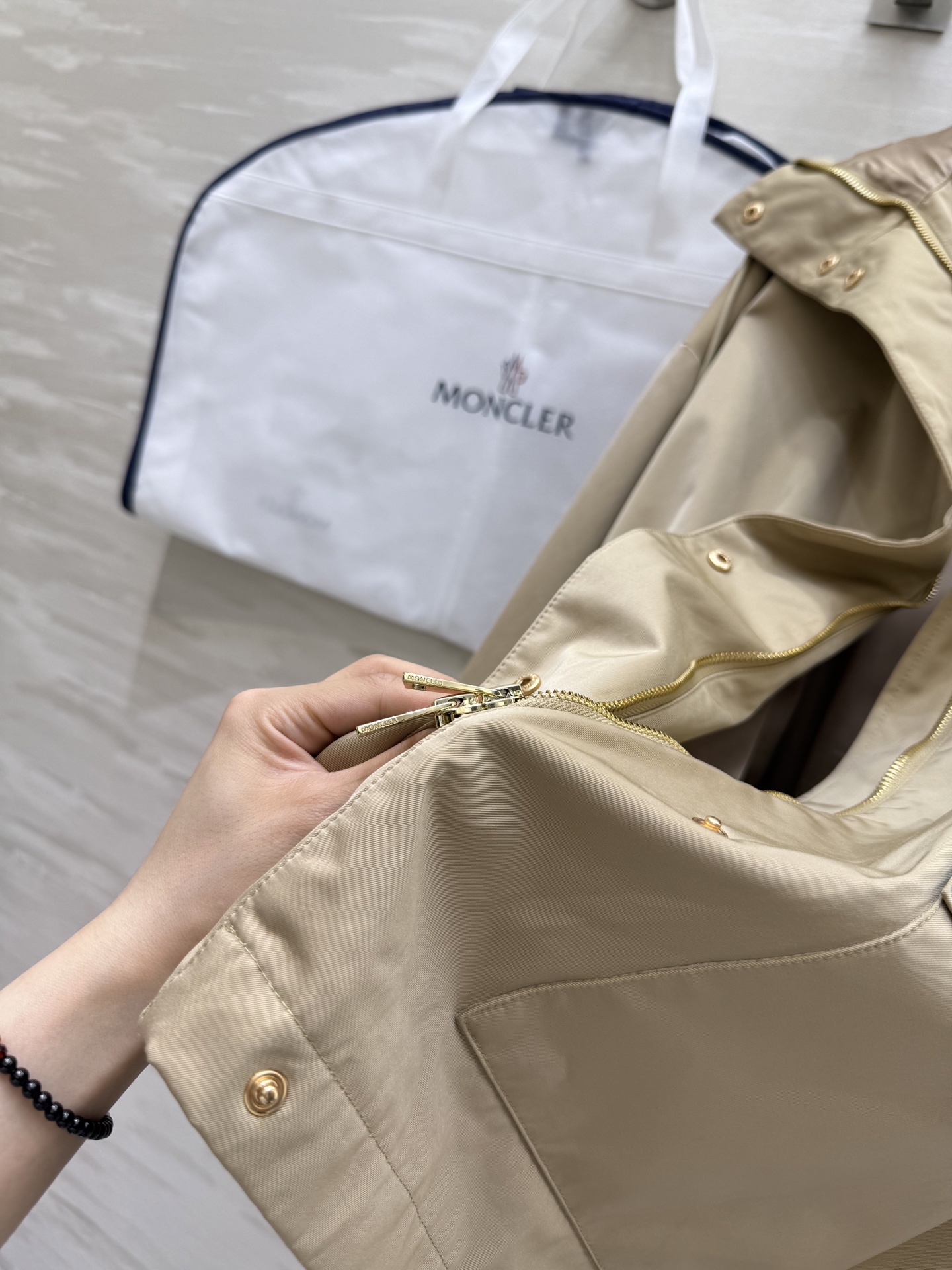 #Moncle♡²⁵英伦度假风⛱️ 休闲廓形连帽抽绳收腰冲锋衣外套 高品质定制 现货首发size：S/M