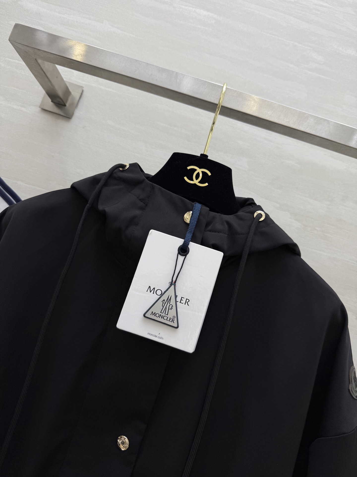 #Moncle♡²⁵英伦度假风⛱️ 休闲廓形连帽抽绳收腰冲锋衣外套 高品质定制 现货首发size：S/M