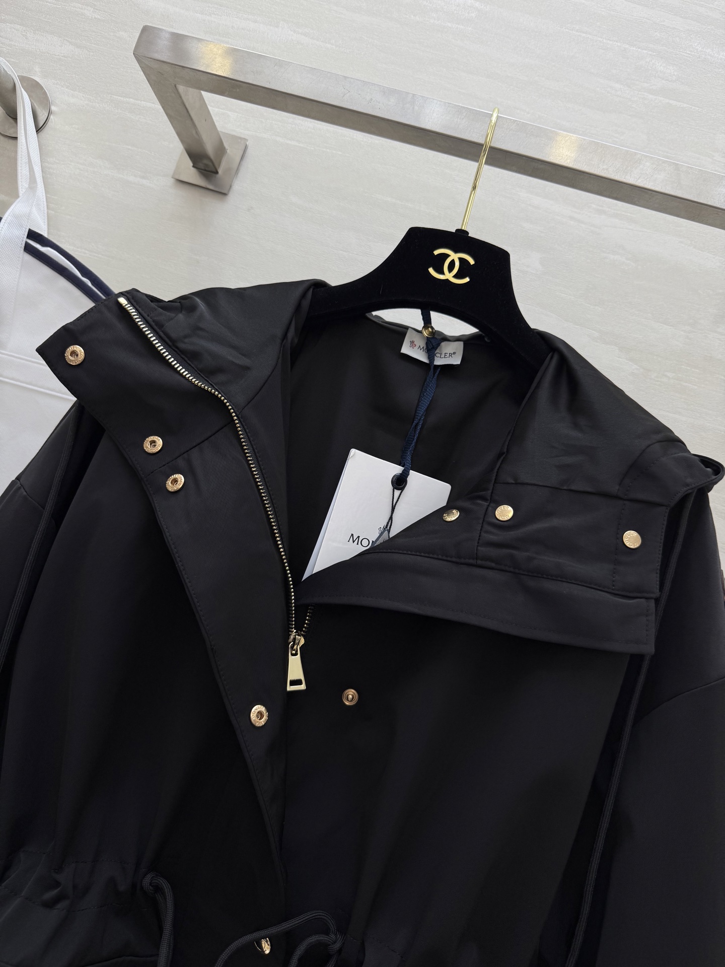 #Moncle♡²⁵英伦度假风⛱️ 休闲廓形连帽抽绳收腰冲锋衣外套 高品质定制 现货首发size：S/M