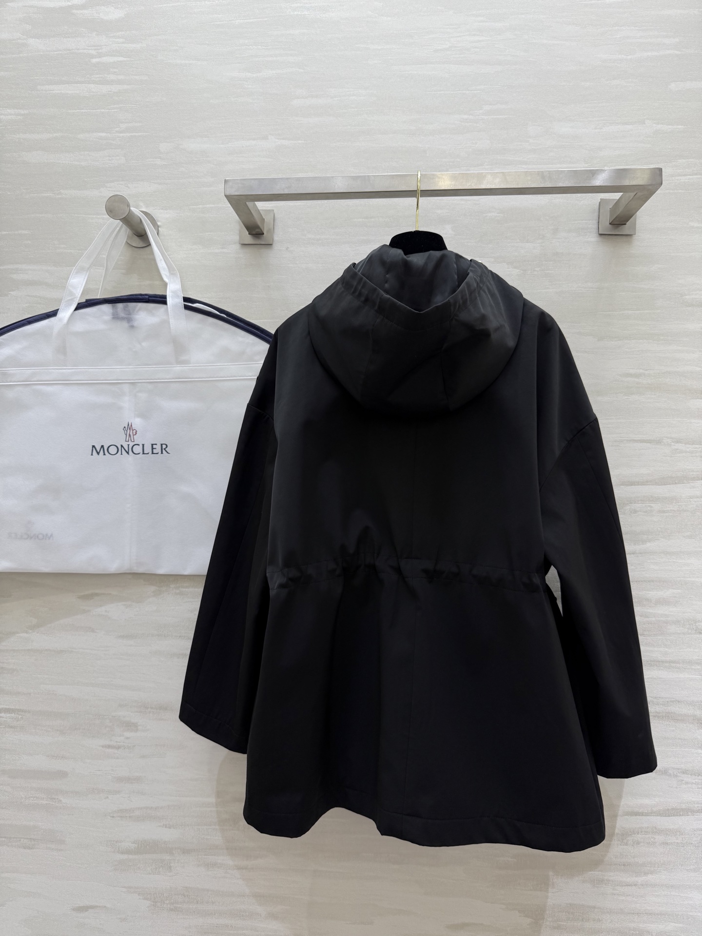 #Moncle♡²⁵英伦度假风⛱️ 休闲廓形连帽抽绳收腰冲锋衣外套 高品质定制 现货首发size：S/M