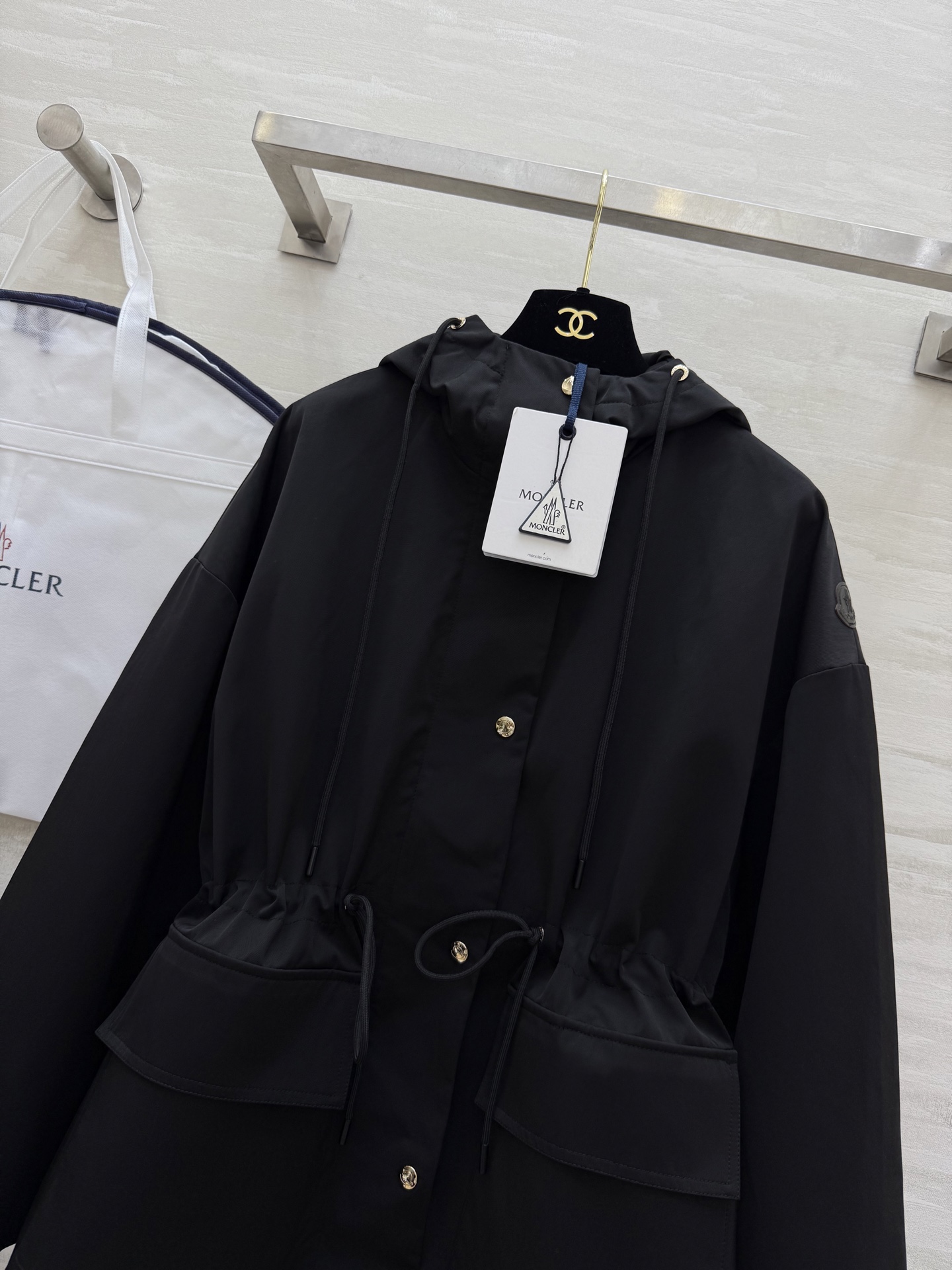 #Moncle♡²⁵英伦度假风⛱️ 休闲廓形连帽抽绳收腰冲锋衣外套 高品质定制 现货首发size：S/M