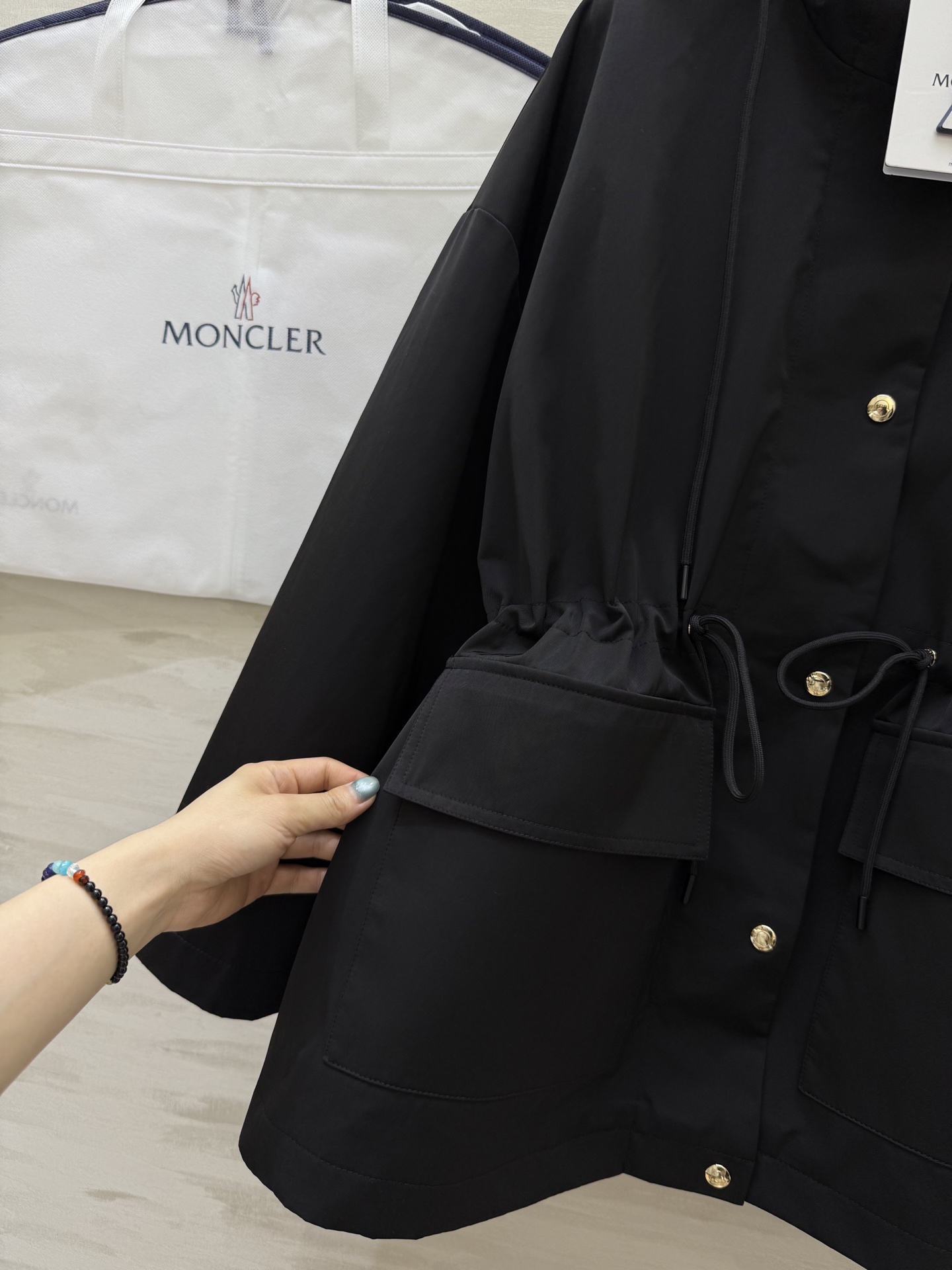 #Moncle♡²⁵英伦度假风⛱️ 休闲廓形连帽抽绳收腰冲锋衣外套 高品质定制 现货首发size：S/M