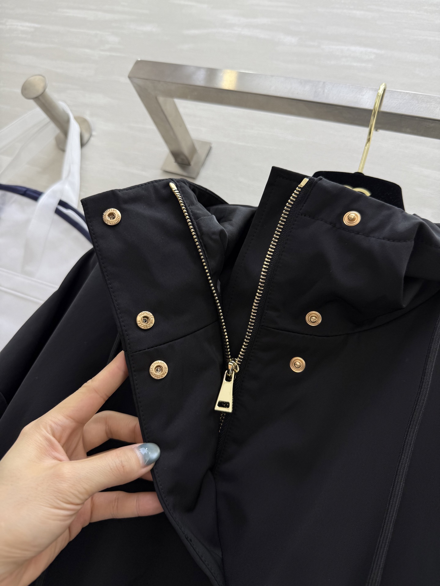 #Moncle♡²⁵英伦度假风⛱️ 休闲廓形连帽抽绳收腰冲锋衣外套 高品质定制 现货首发size：S/M