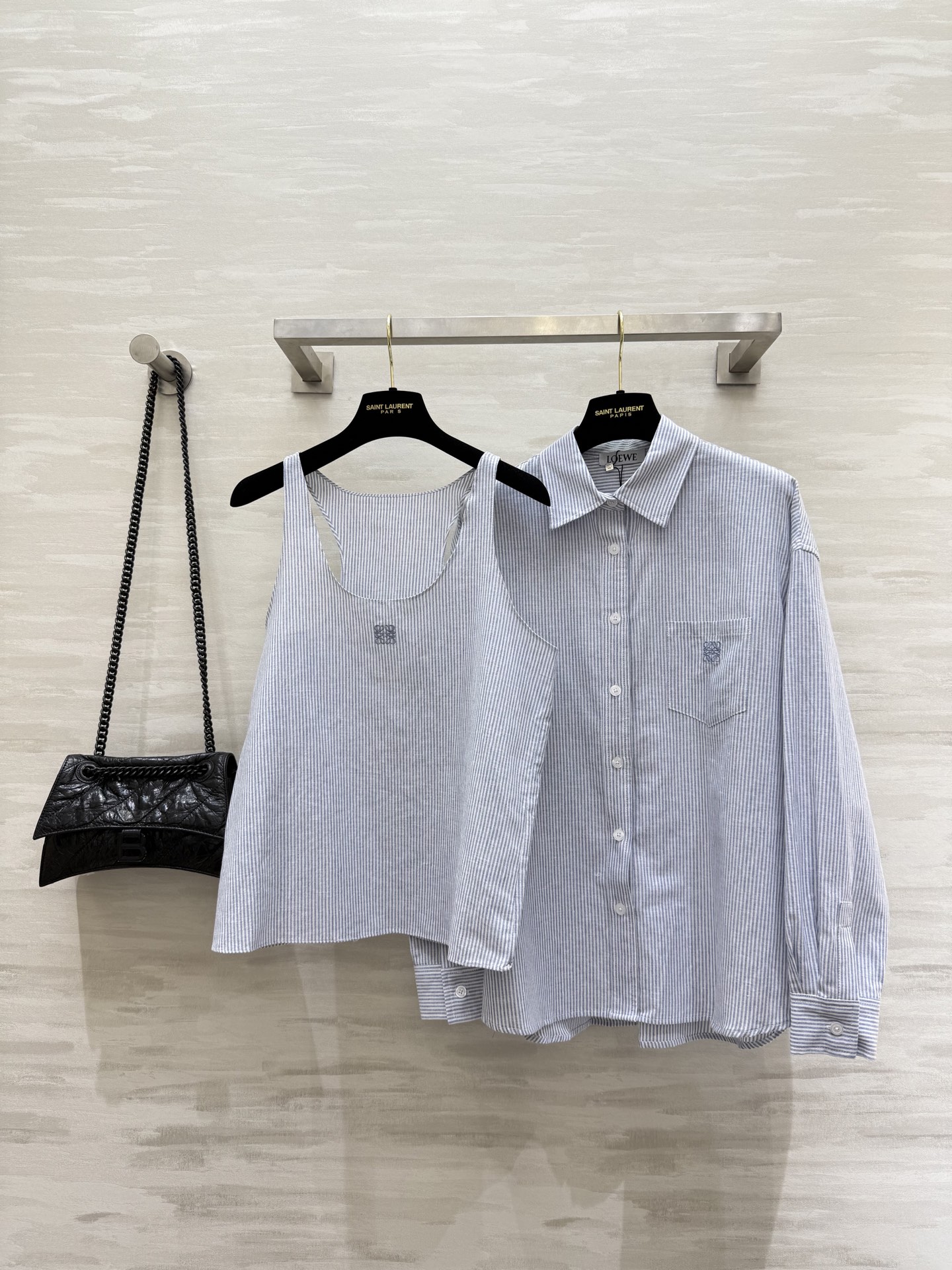 NO:507059,#Loew early autumn new style, fixed cotton and linen two-piece shirt, high-quality customization, spot sizeS/M/L (size vest bust 86, 57 length, shirt shoulder width 54, bust 114, 66 length),,loewe,alexander wang19860909#Loew早秋新款 定织棉麻两件套衬衣 高品质定制 现货首发sizeS/M/L（s码背心胸围86,衣长57,衬衣肩宽54,胸围114,衣长66）,,loewe,alexander wang,Women's clothing