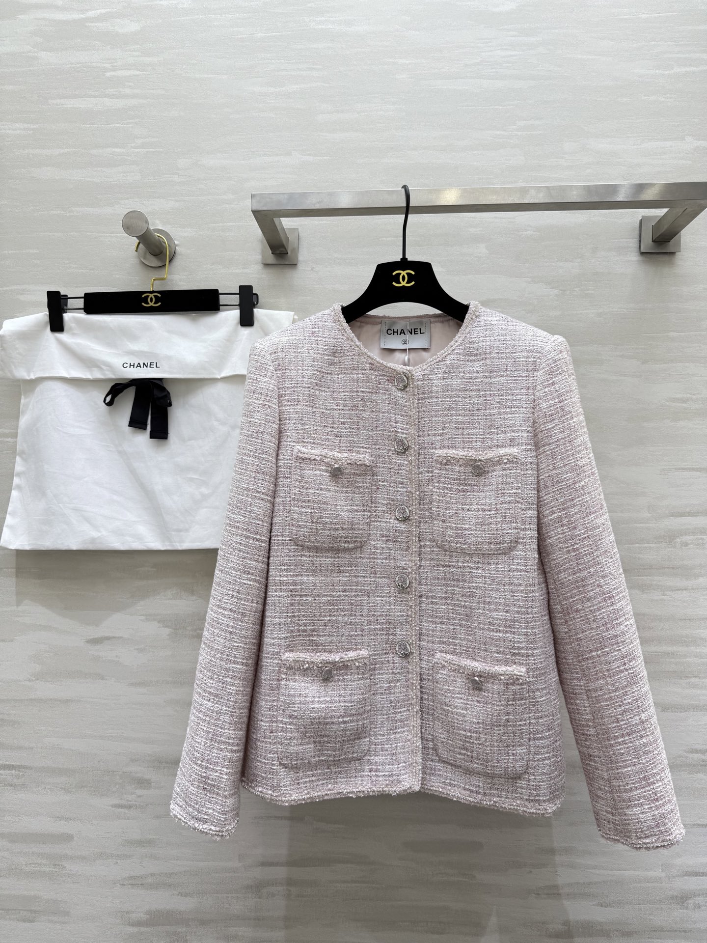 NO:507036,#Chane autumn and winter new style wool knitted tweed jacket with mold custom floral buckles Custom knitted fabric High quality Spot size36/38/40 (36 size shoulder width 36, bust 94, 59 length), Chanel, jackets & coats, alexander wang19860909#Chane秋冬新款 羊毛编织花呢外套 开模定制花扣 定制编织面料 高品质 现货来size36/38/40（36码肩宽36,胸围94,衣长59）,,chanel,jackets & coats,alexander wang,Women's clothing
