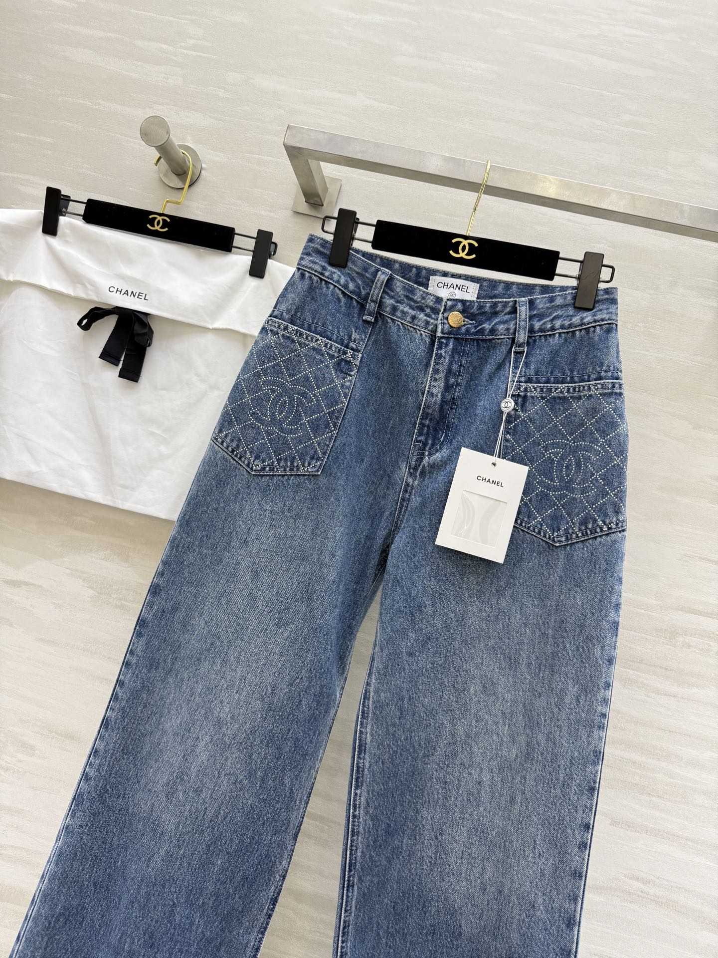 #Chane♡²⁵秋冬新款 小香烫钻牛仔裤 无敌绝绝子的裤型 高温重工烫钻精致高级 高品质 现货来siz