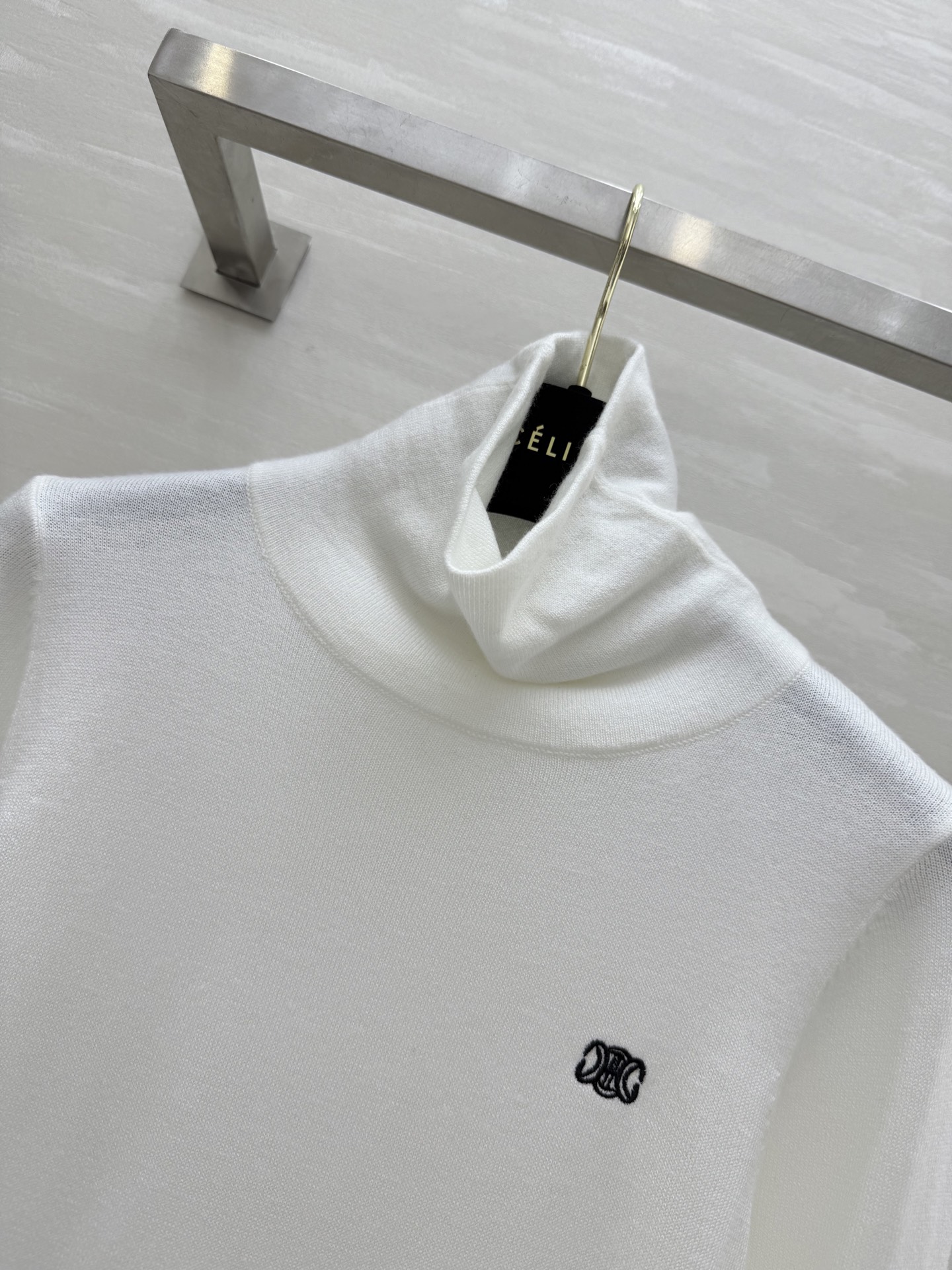 #Celin♡²⁵秋冬新款 logo刺绣🪡羊毛高领打底衫 高品质定制 现货来size：S/M/L（s码弹