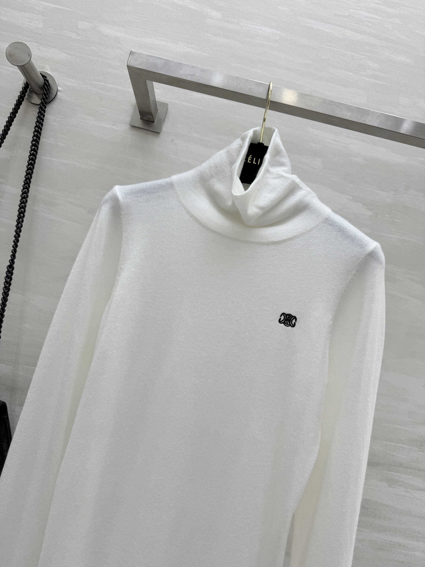 #Celin♡²⁵秋冬新款 logo刺绣🪡羊毛高领打底衫 高品质定制 现货来size：S/M/L（s码弹